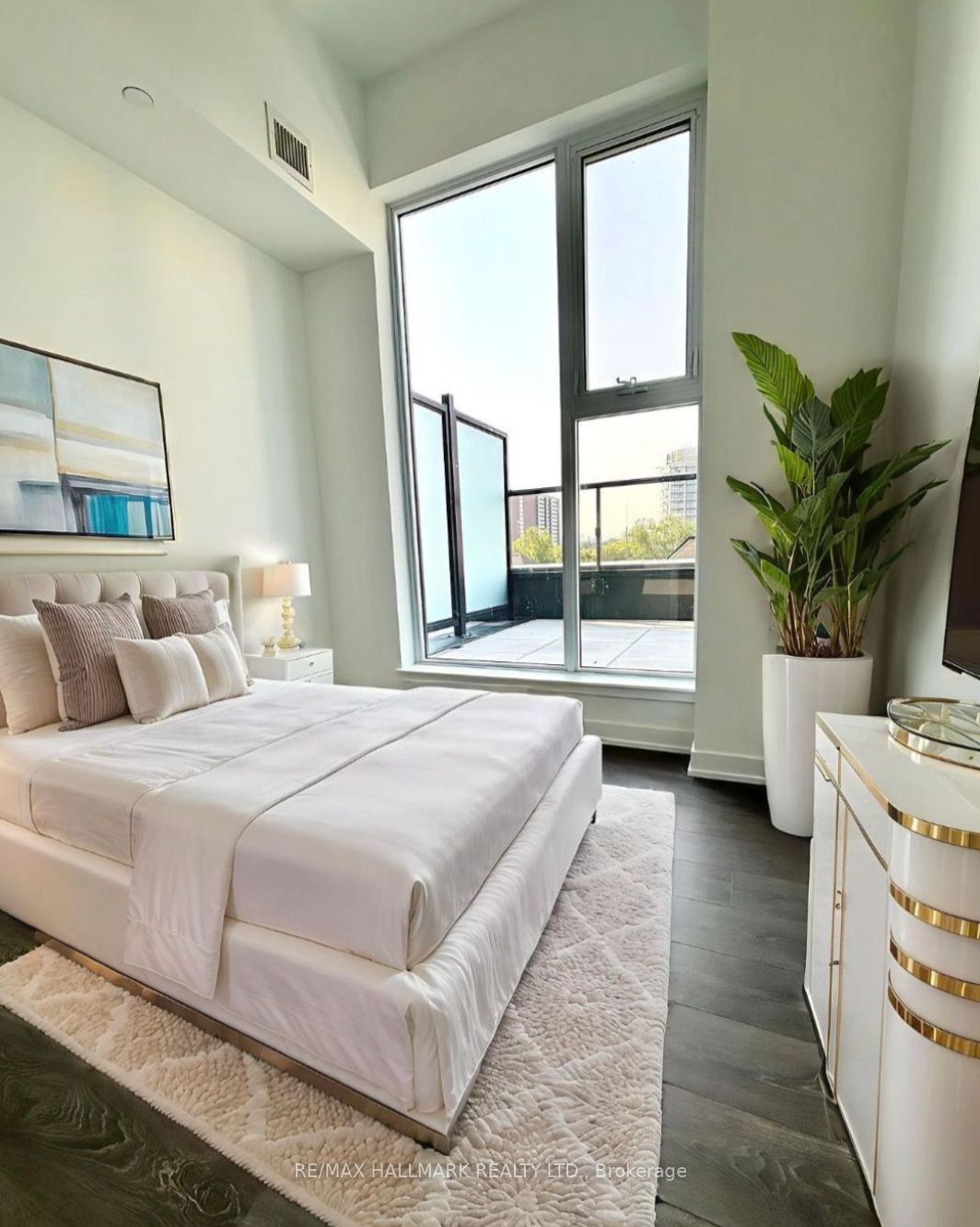 370 Martha Street 402