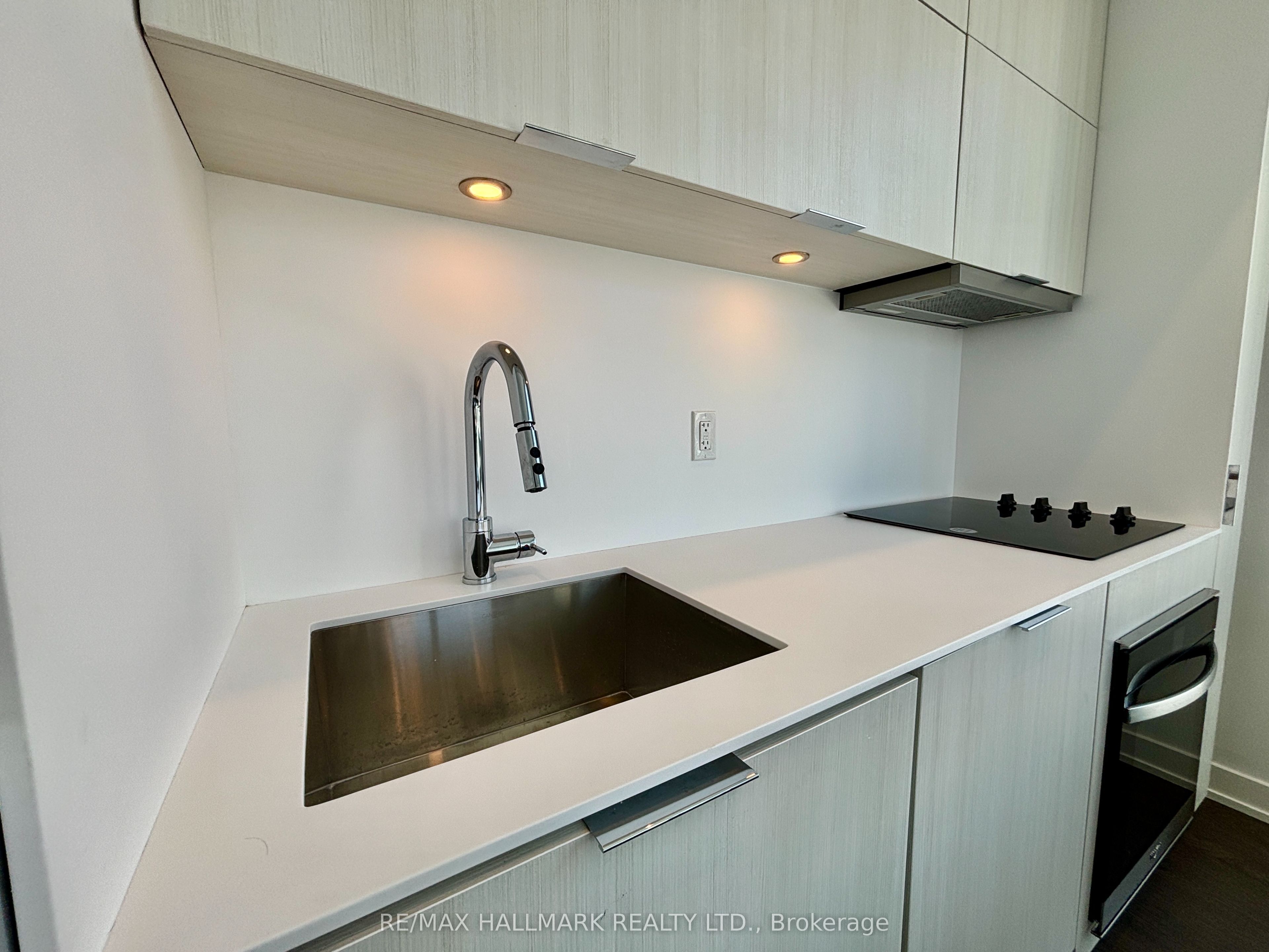 370 Martha Street 402