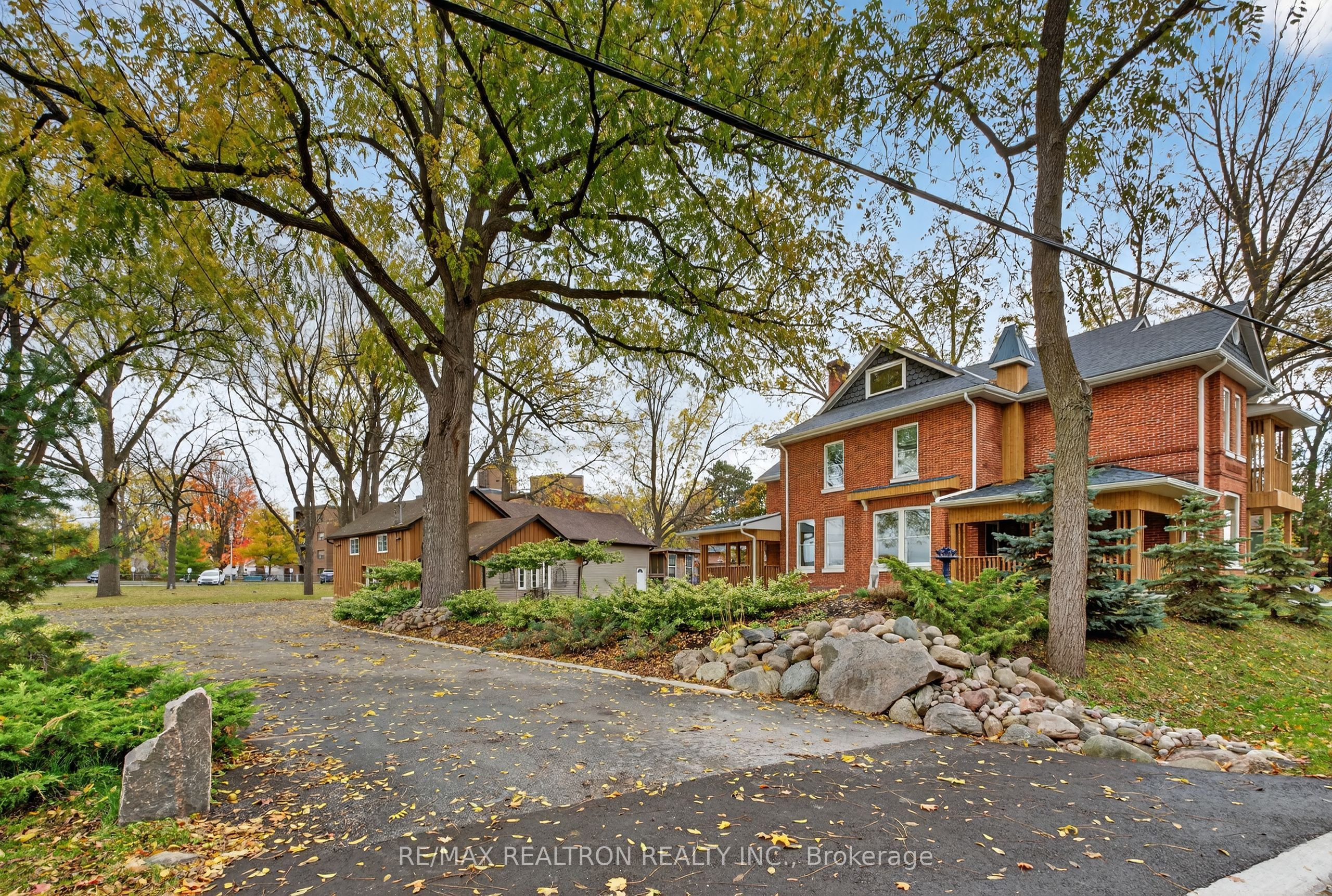 9 The Queensway N/A N