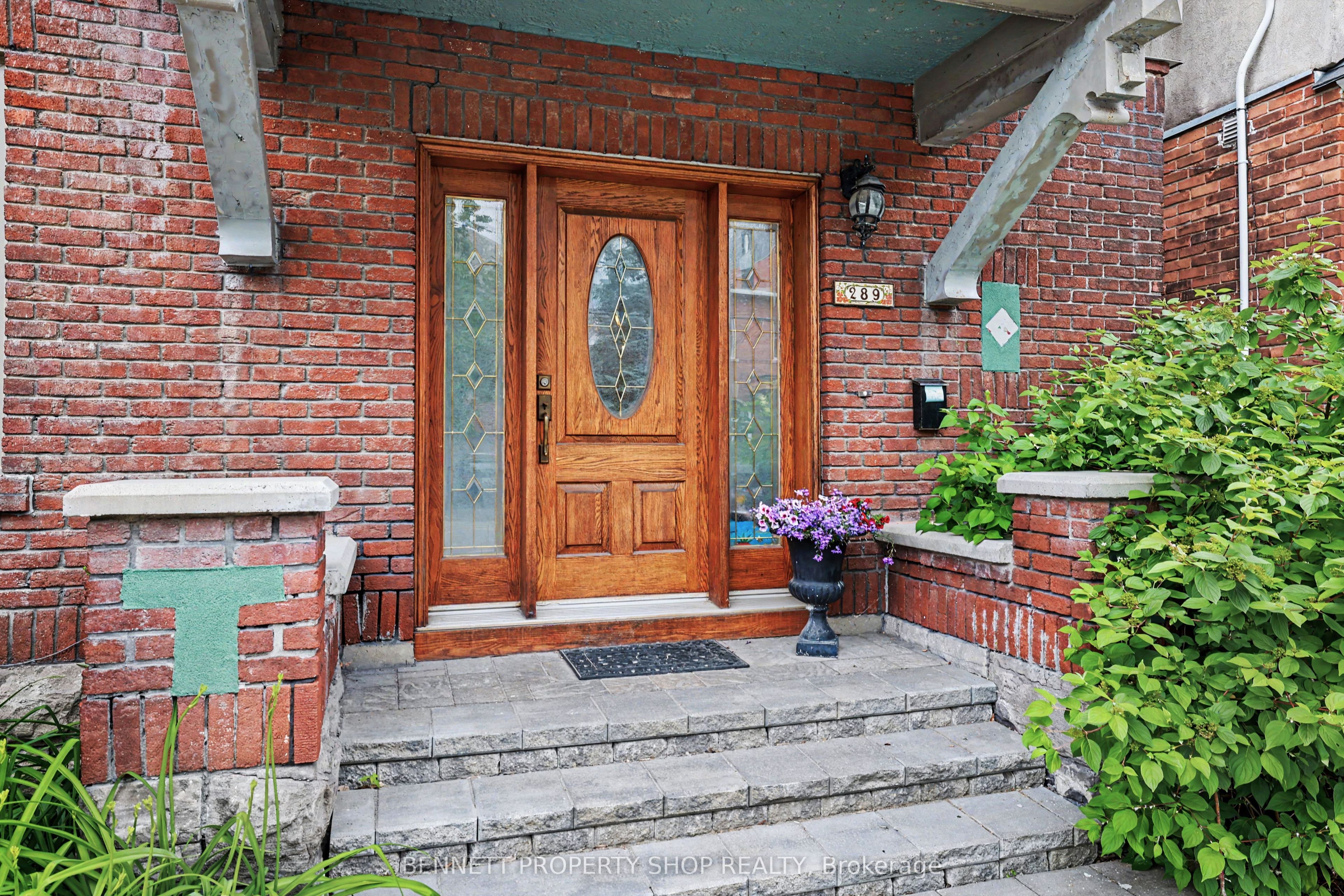289 Crichton Street