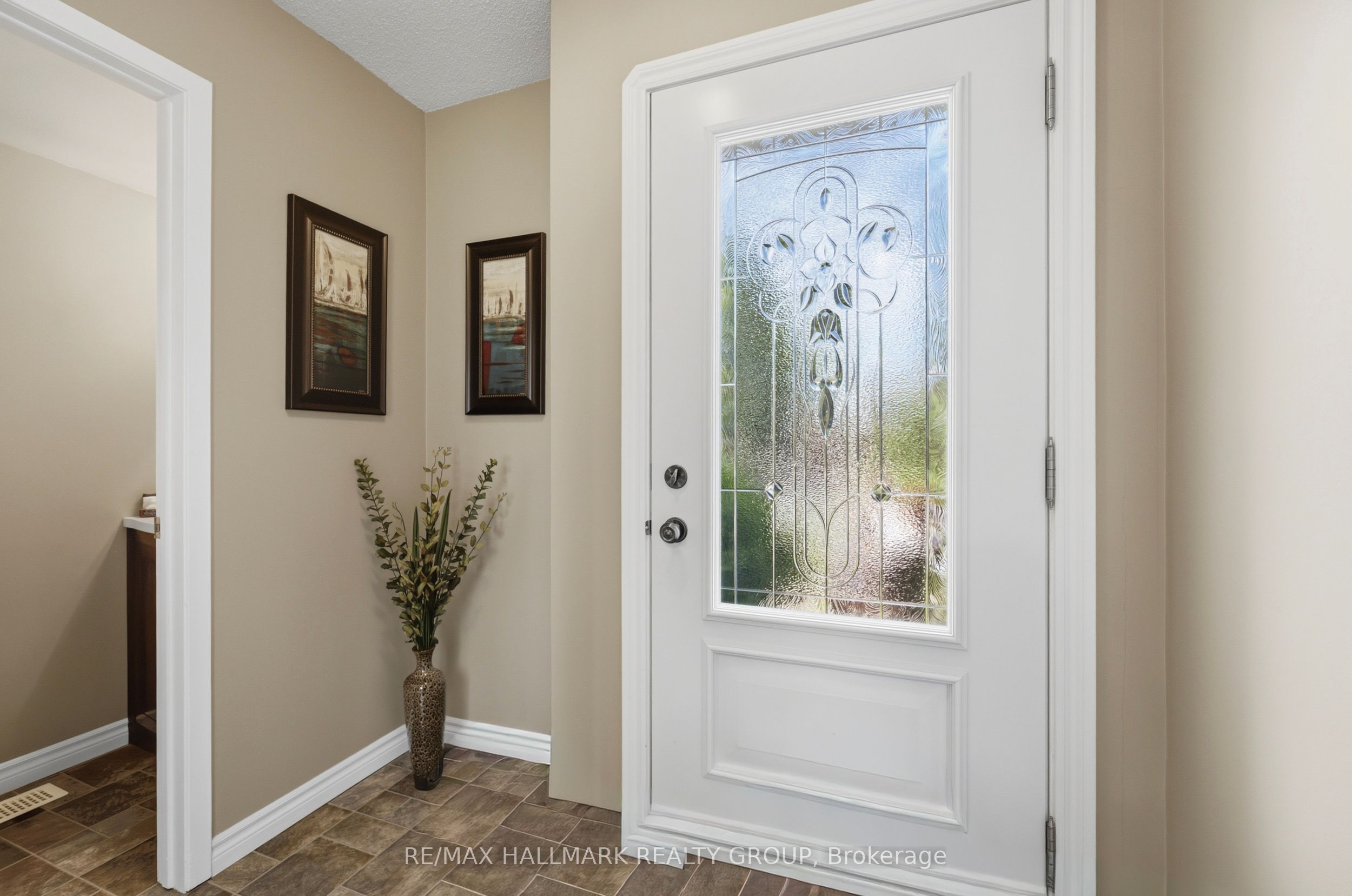 8052 Jeanne D'arc Boulevard