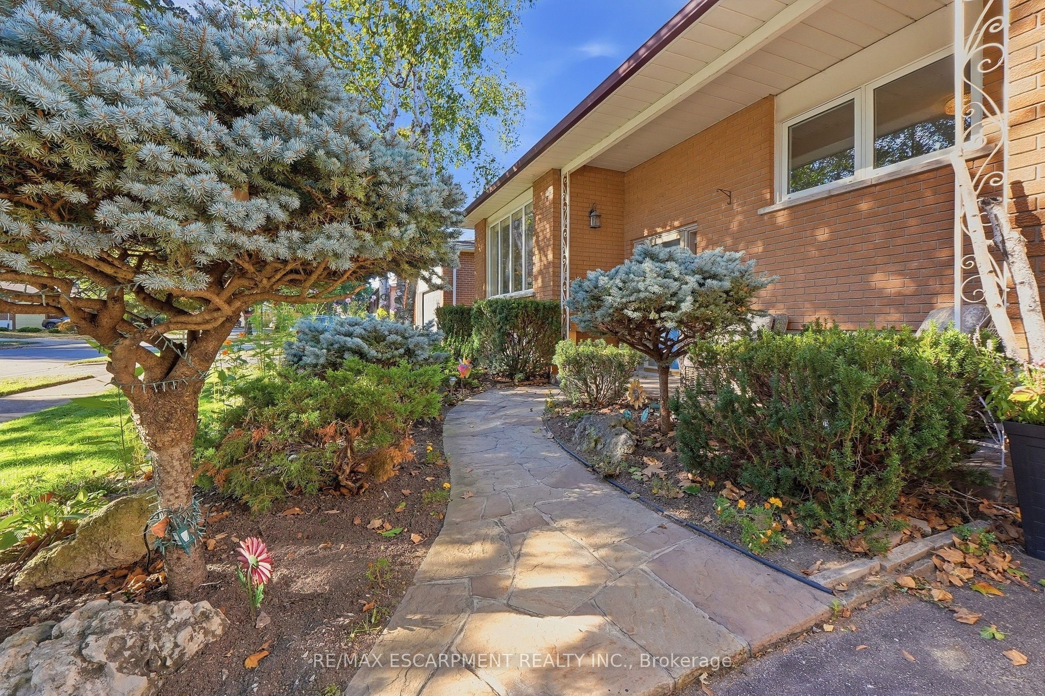 1060 Dowland Crescent