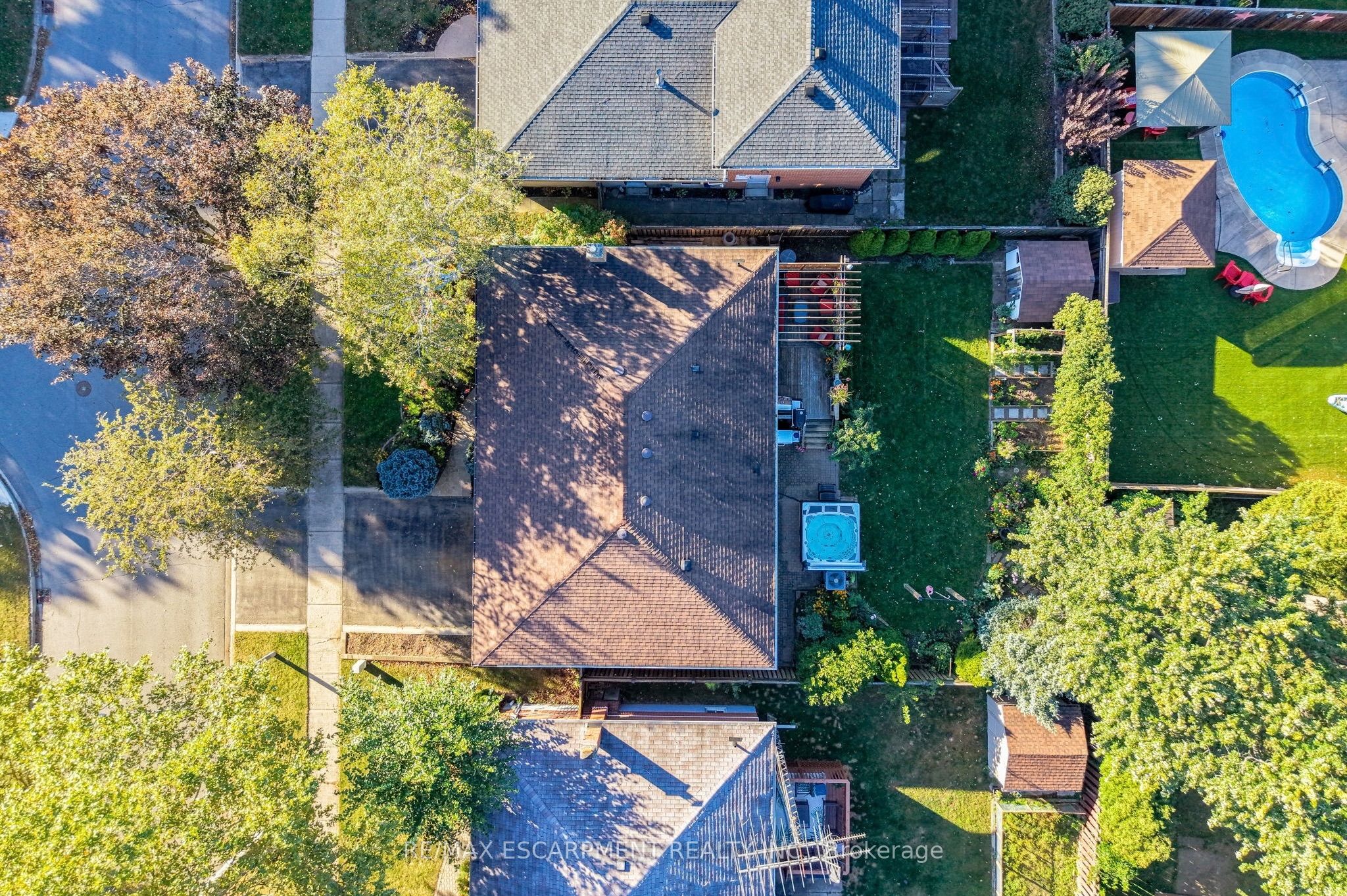 1060 Dowland Crescent