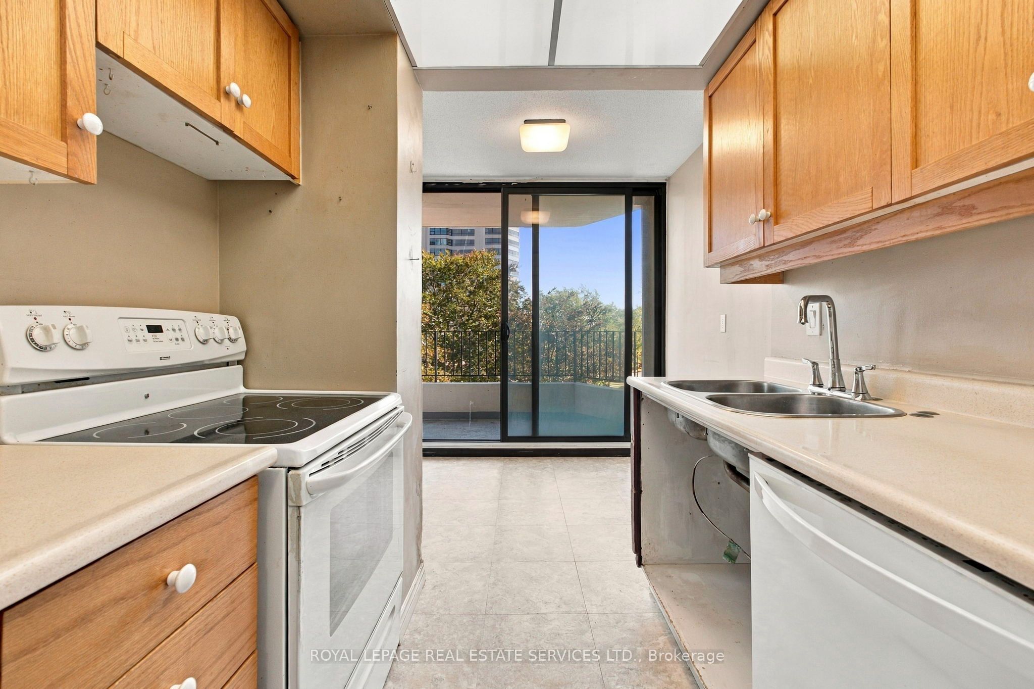 1333 Bloor Street 416