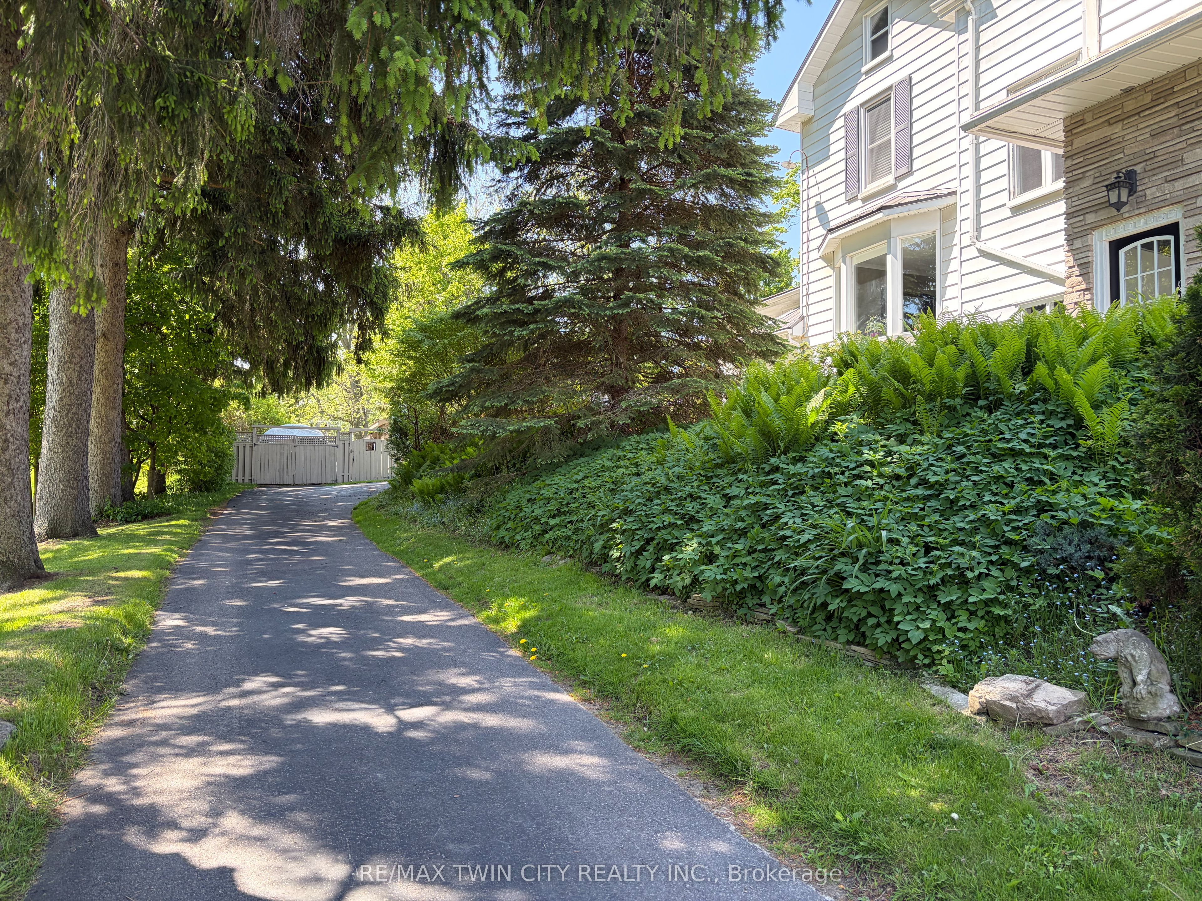 1521 Bridge Street