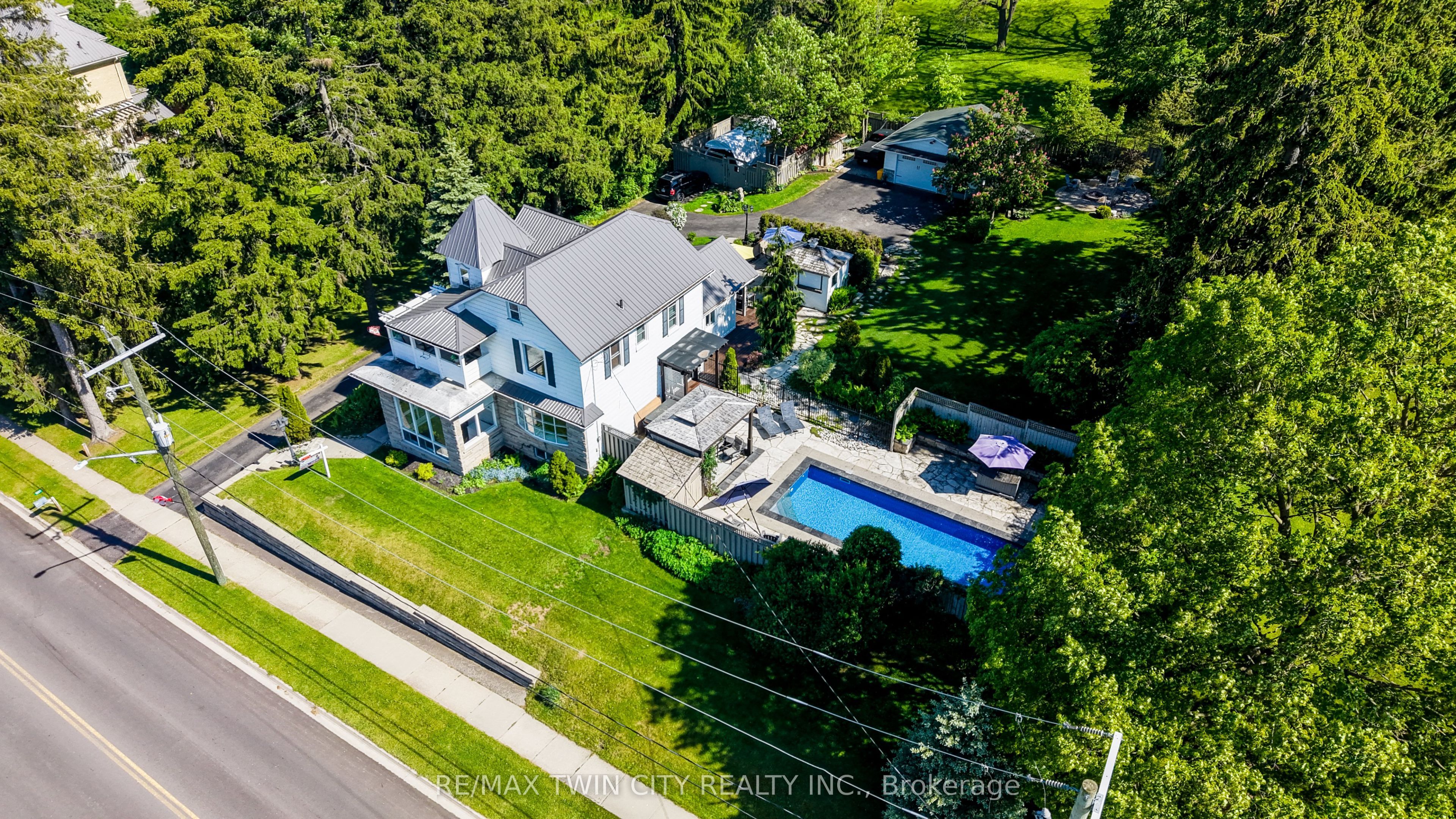1521 Bridge Street