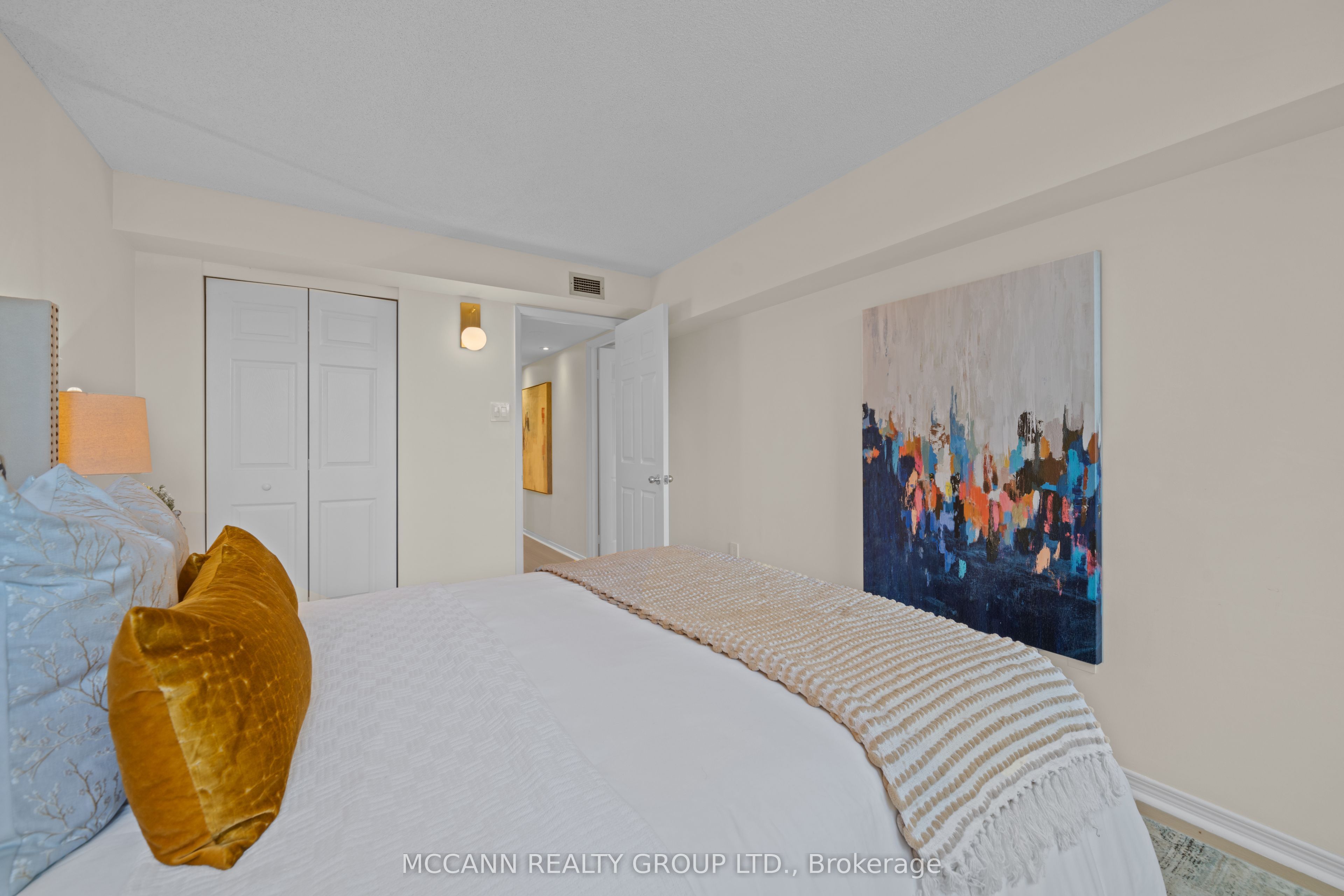 360 Bloor Street E 301