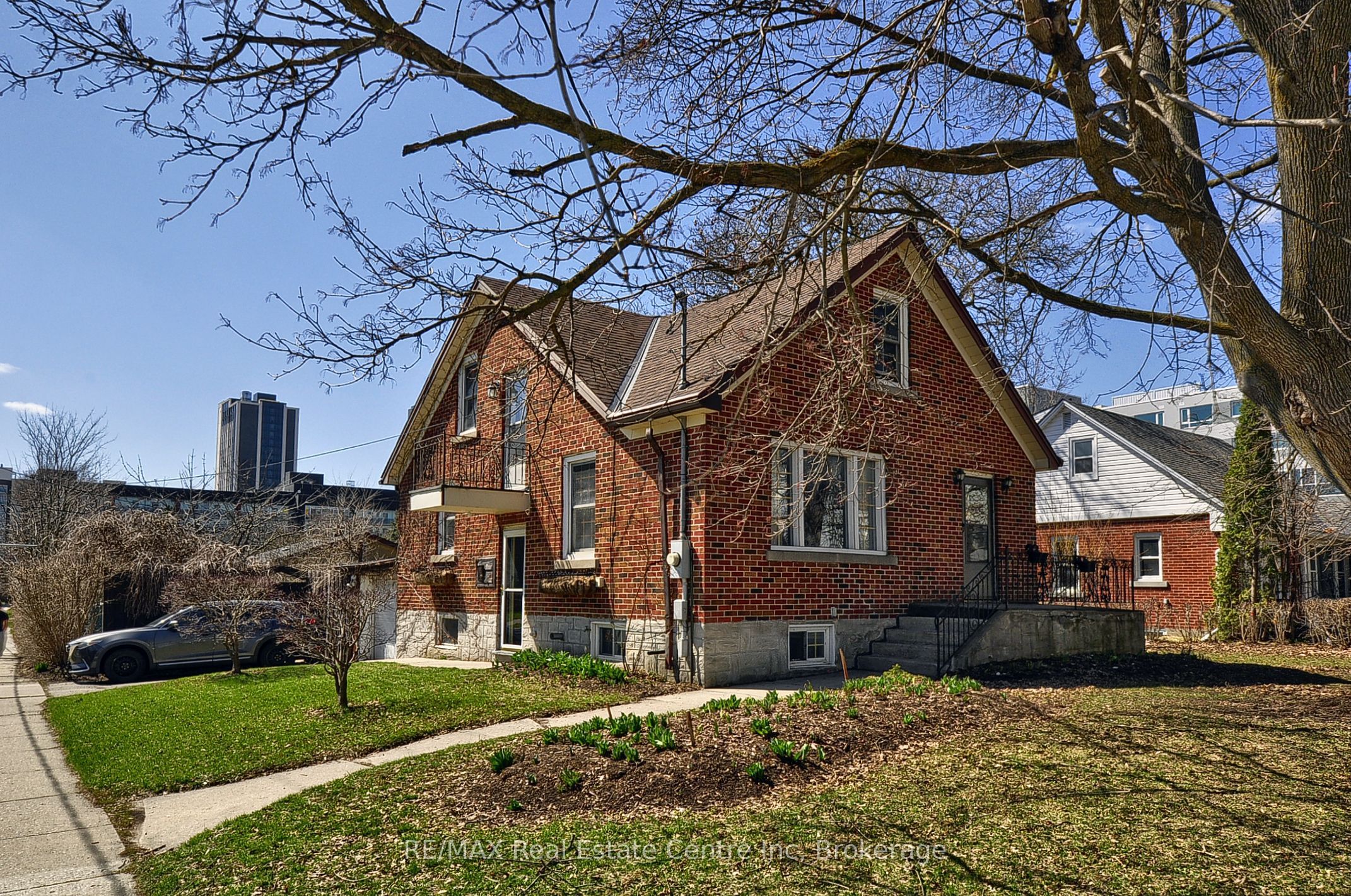 285 Albert Street W