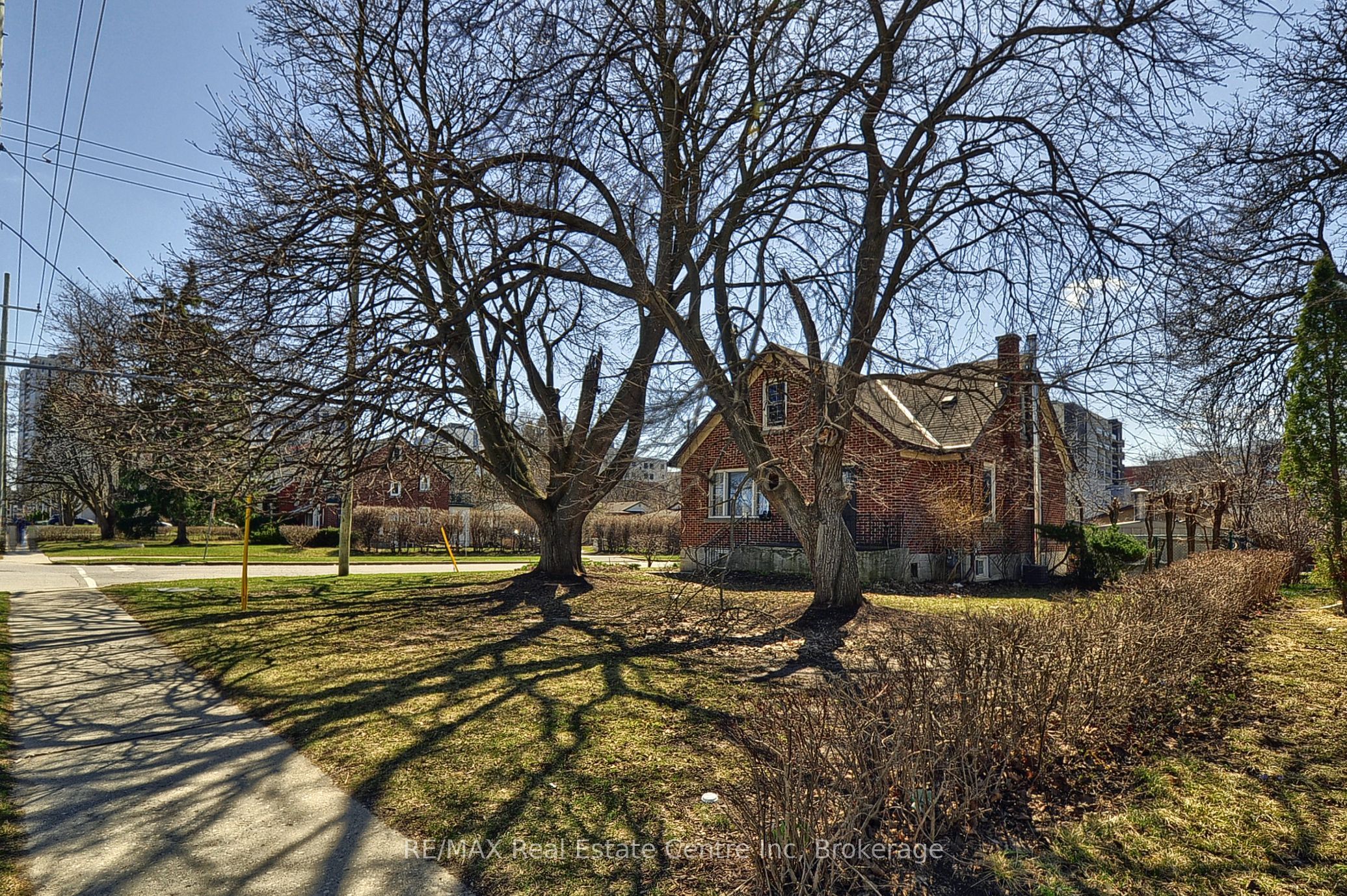 285 Albert Street W