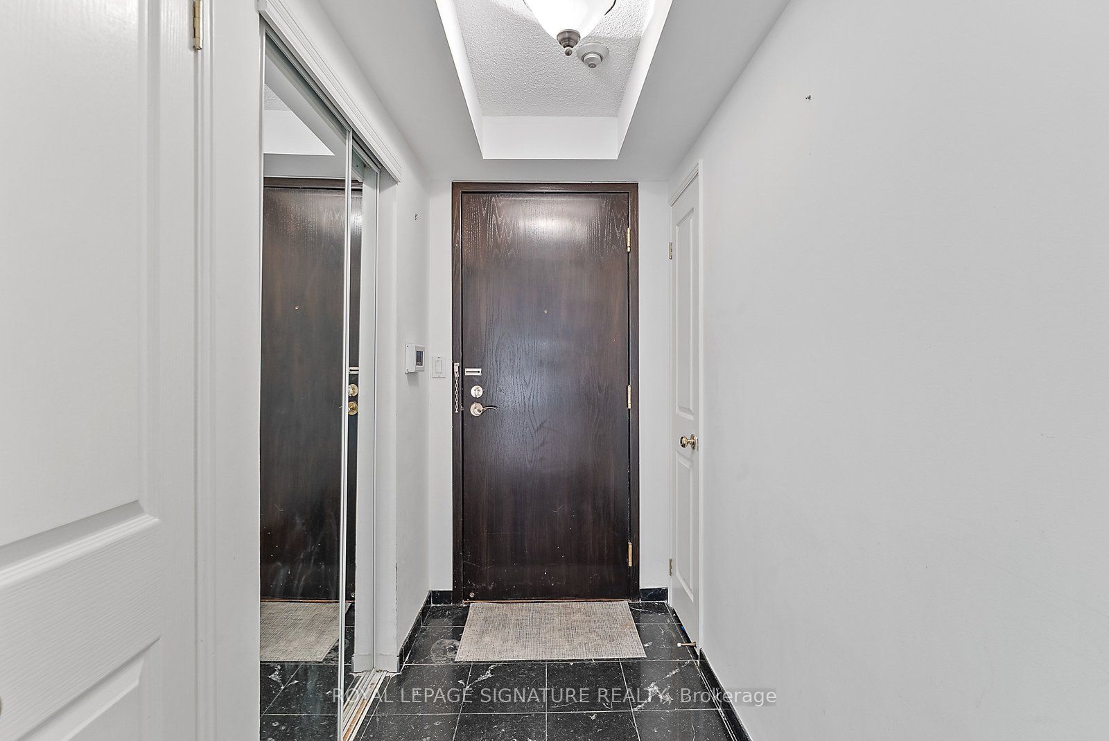 18 Hollywood Avenue 206