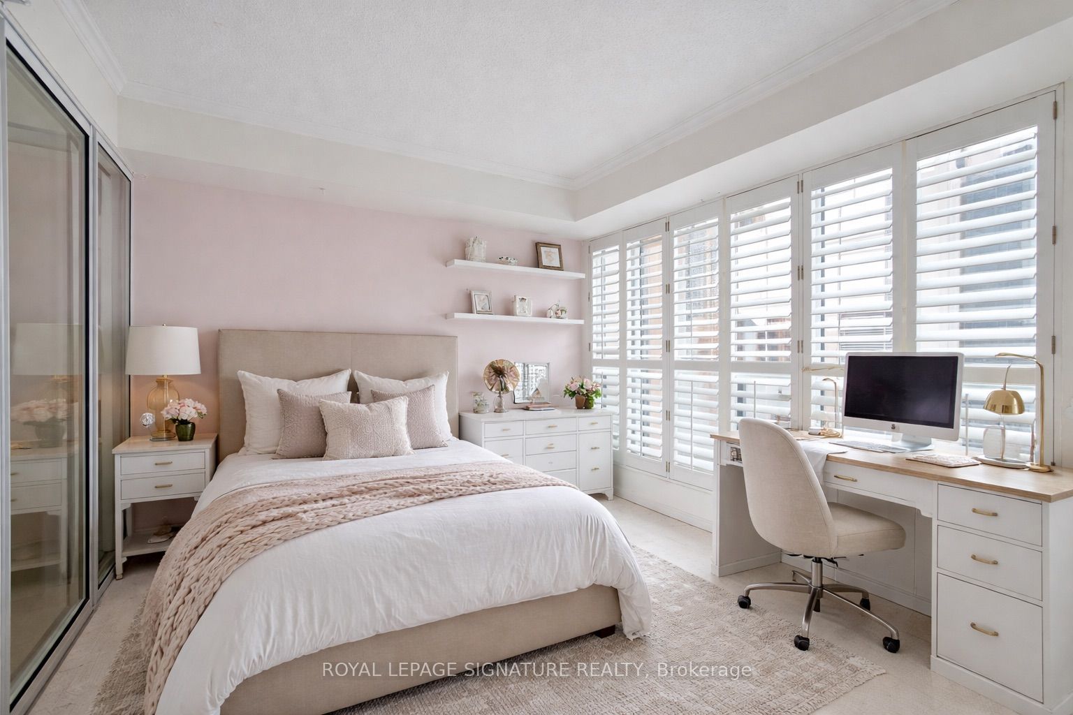 18 Hollywood Avenue 206