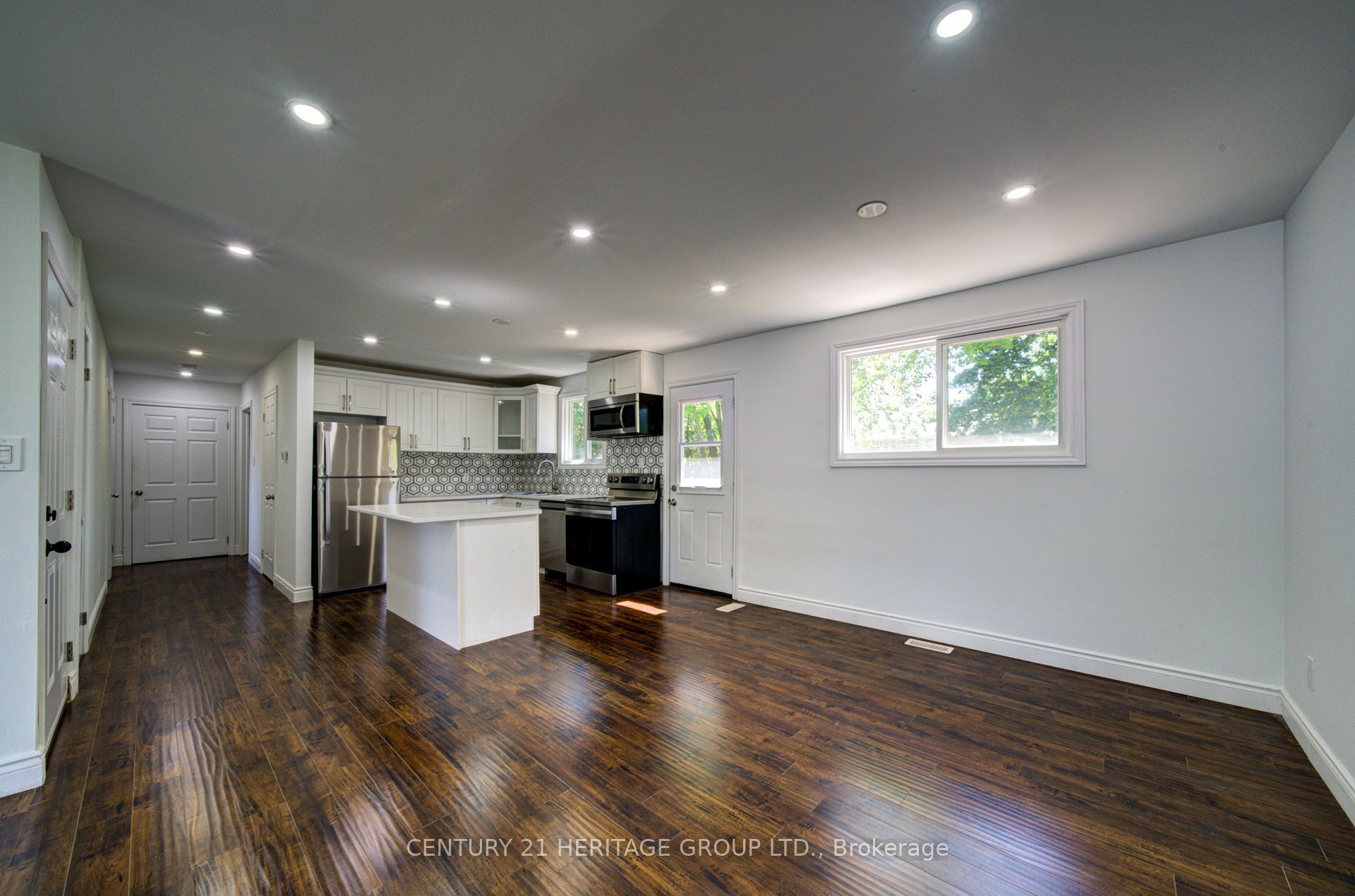 200 Ferndale Drive N