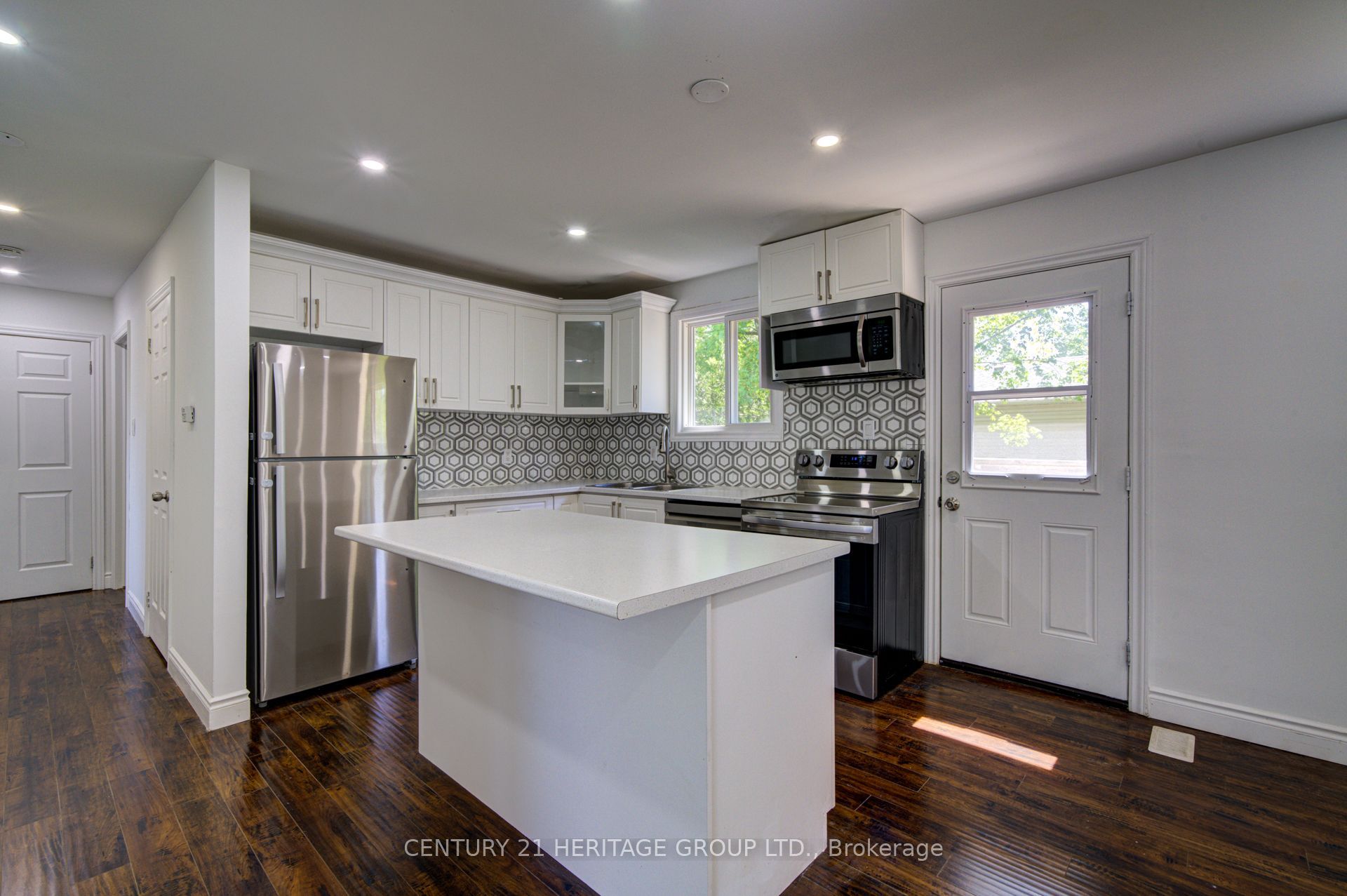 200 Ferndale Drive N