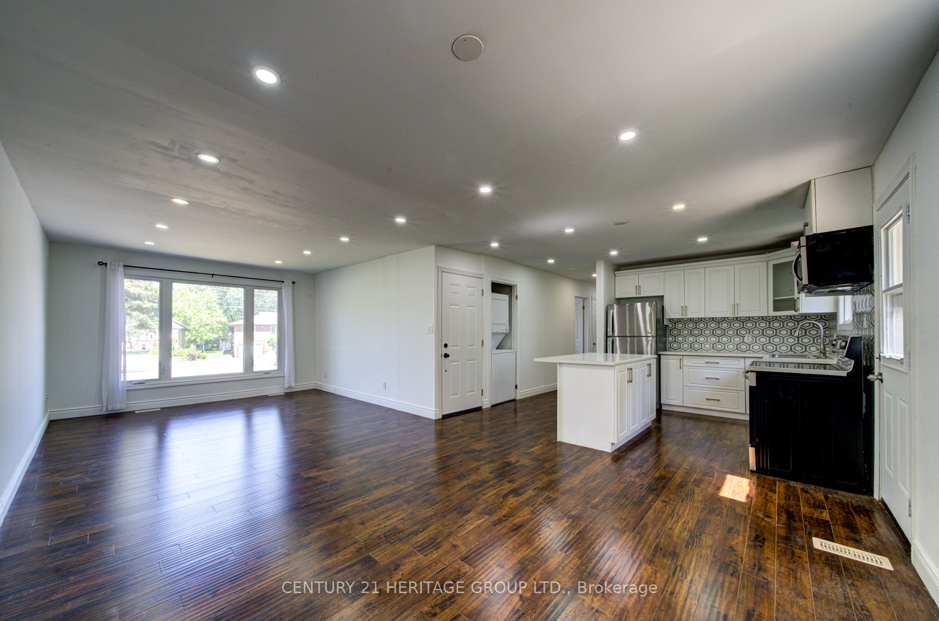 200 Ferndale Drive N