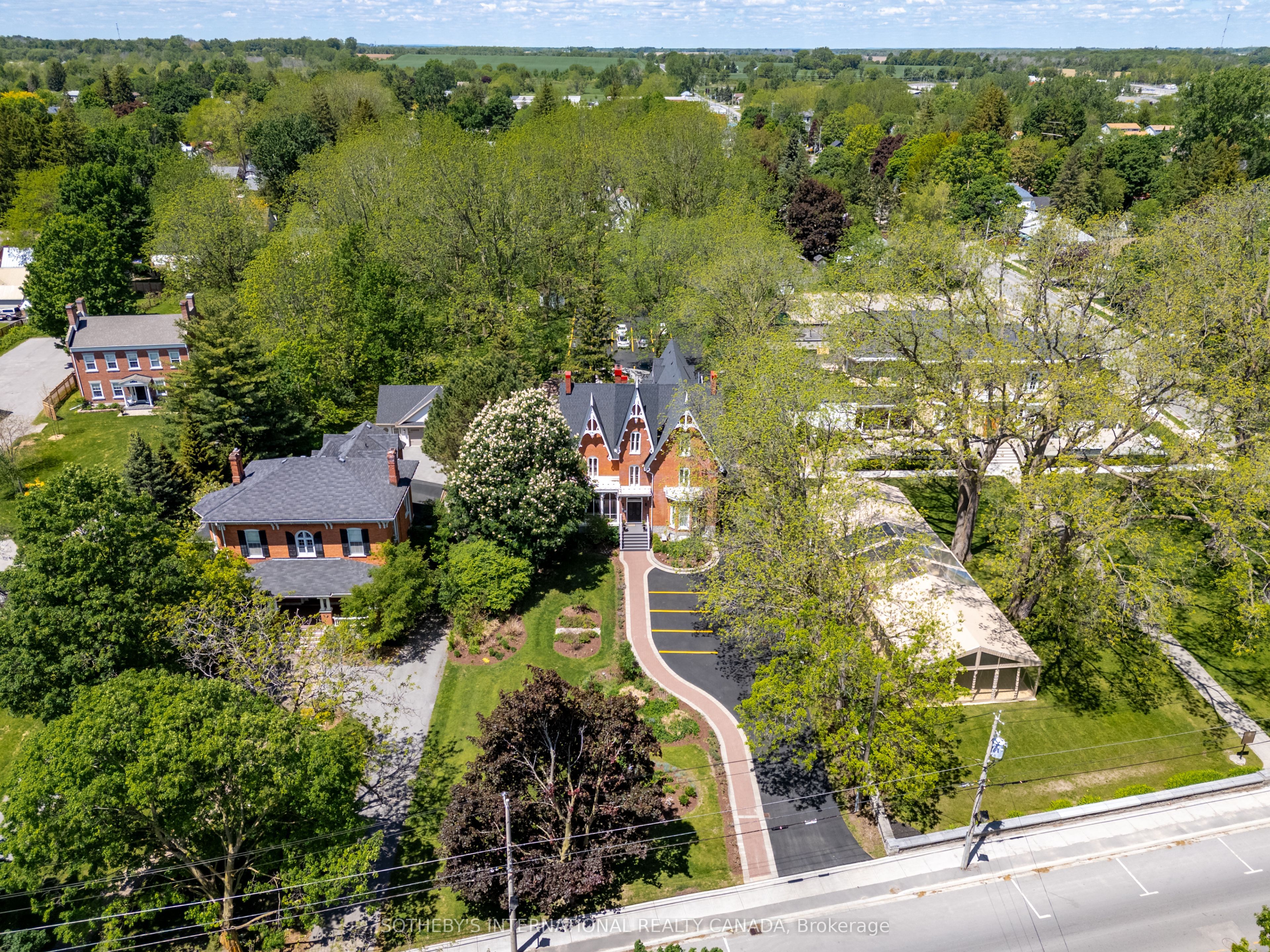 343 Main Street E