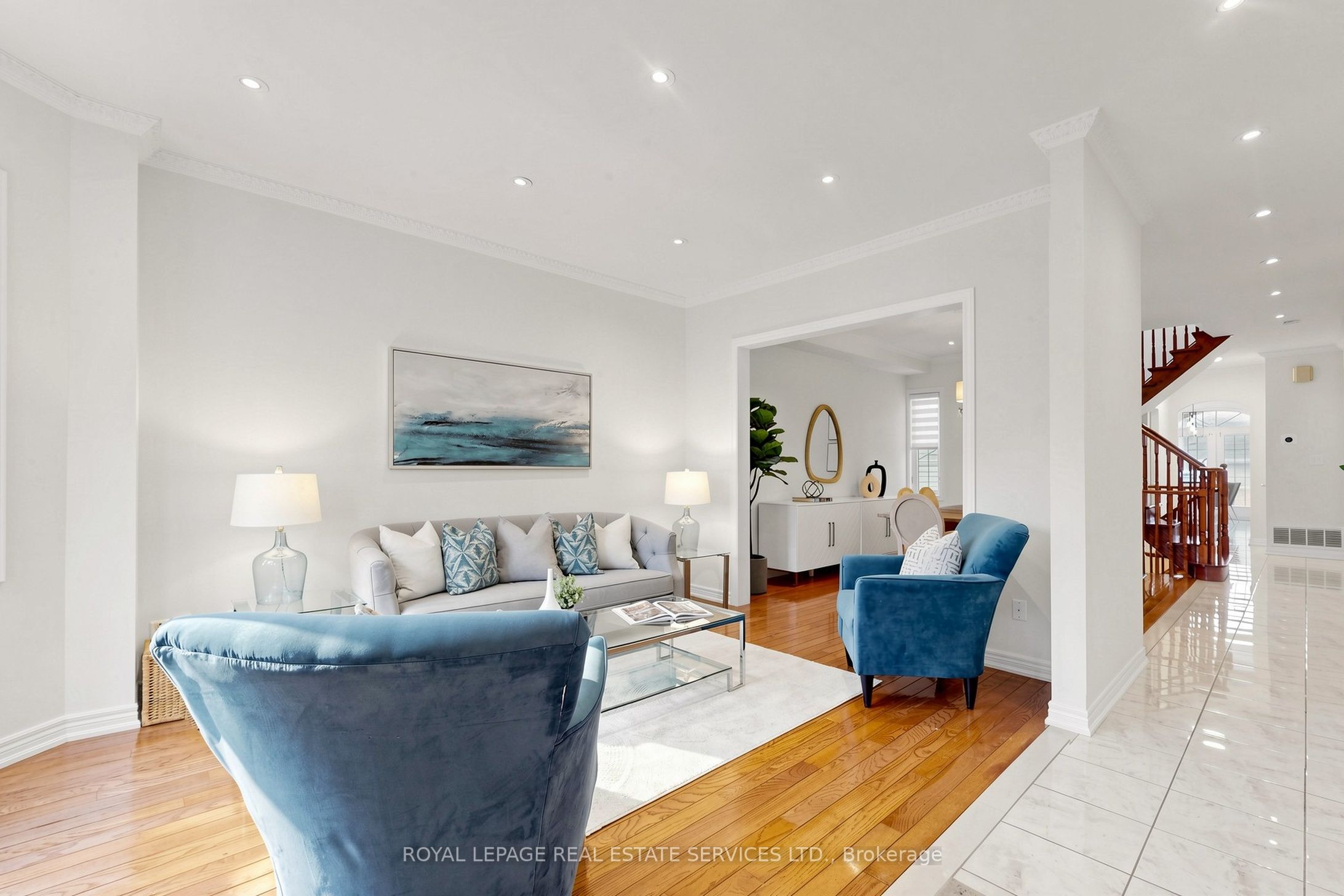 256 Earlscourt Avenue