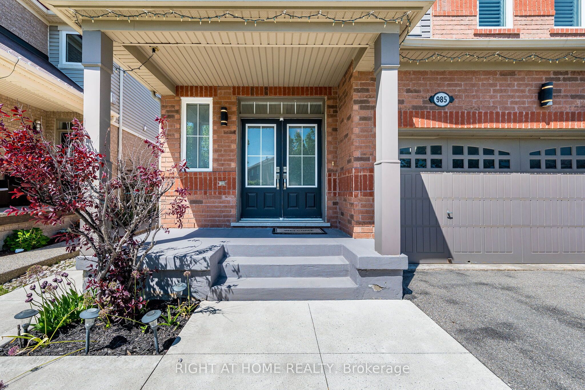 985 Seivert Place