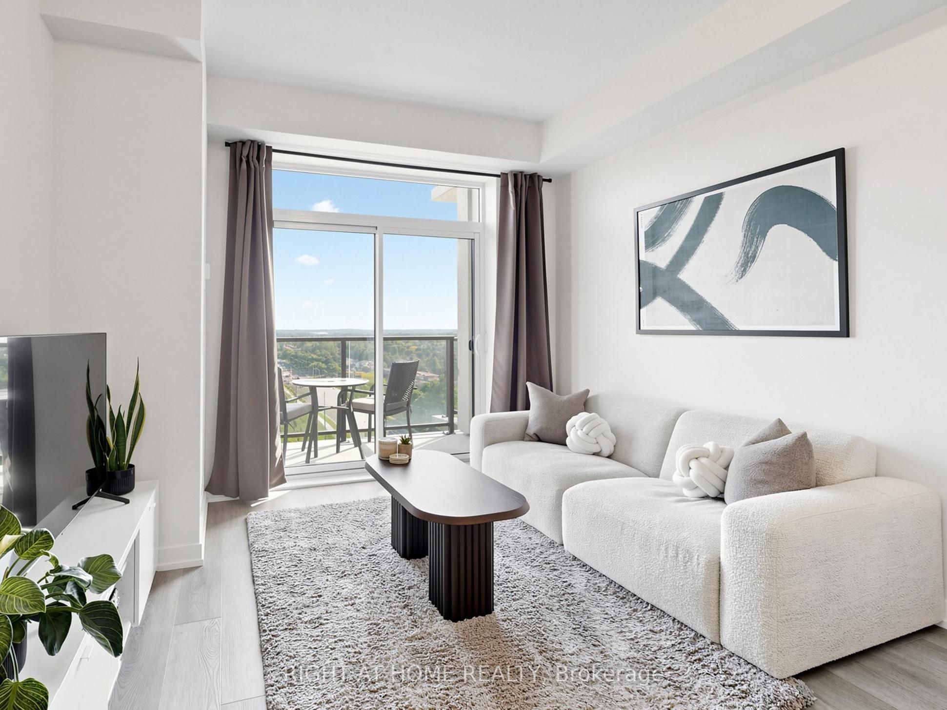 450 Dundas Street E 1013