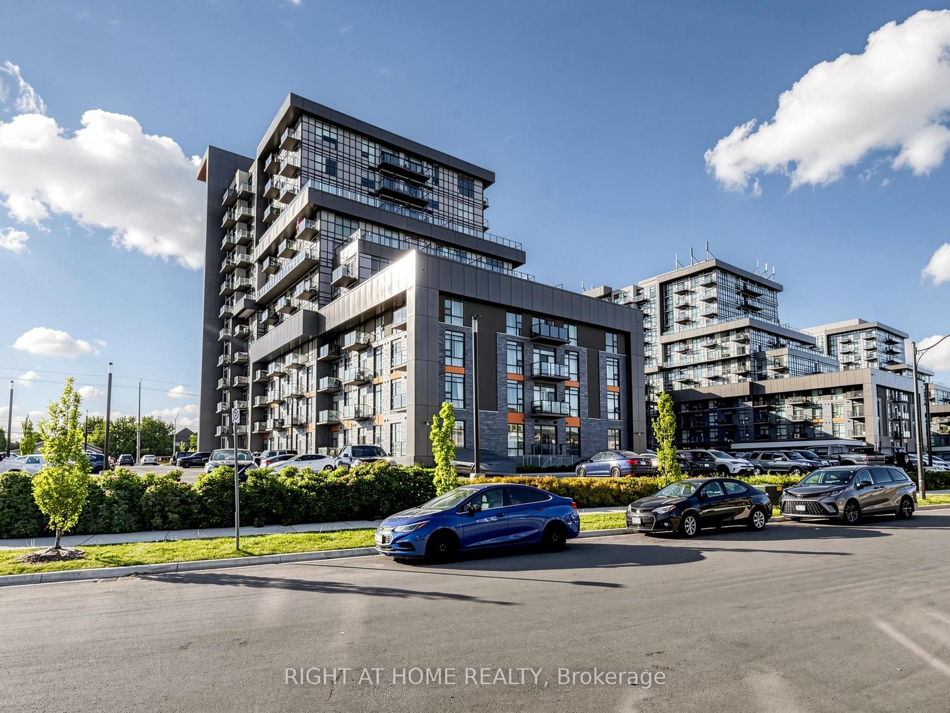 450 Dundas Street E 1013