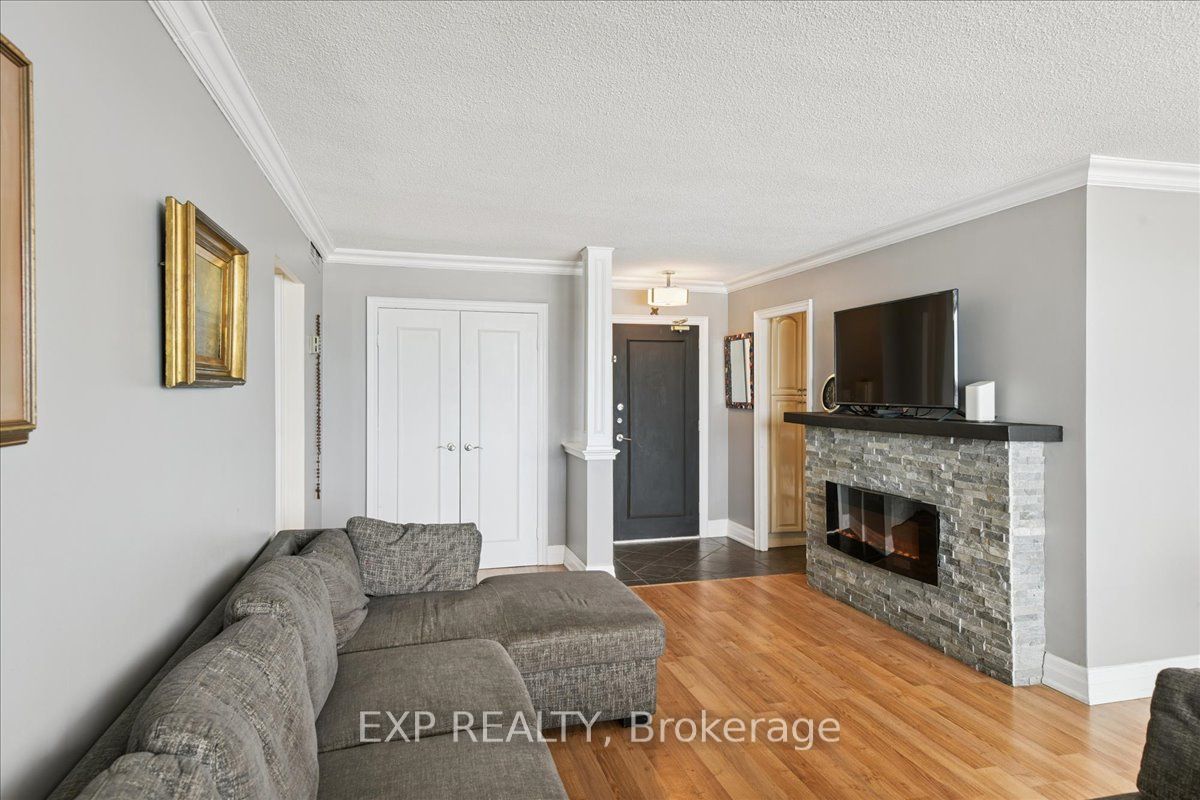 44 Longbourne Drive 412