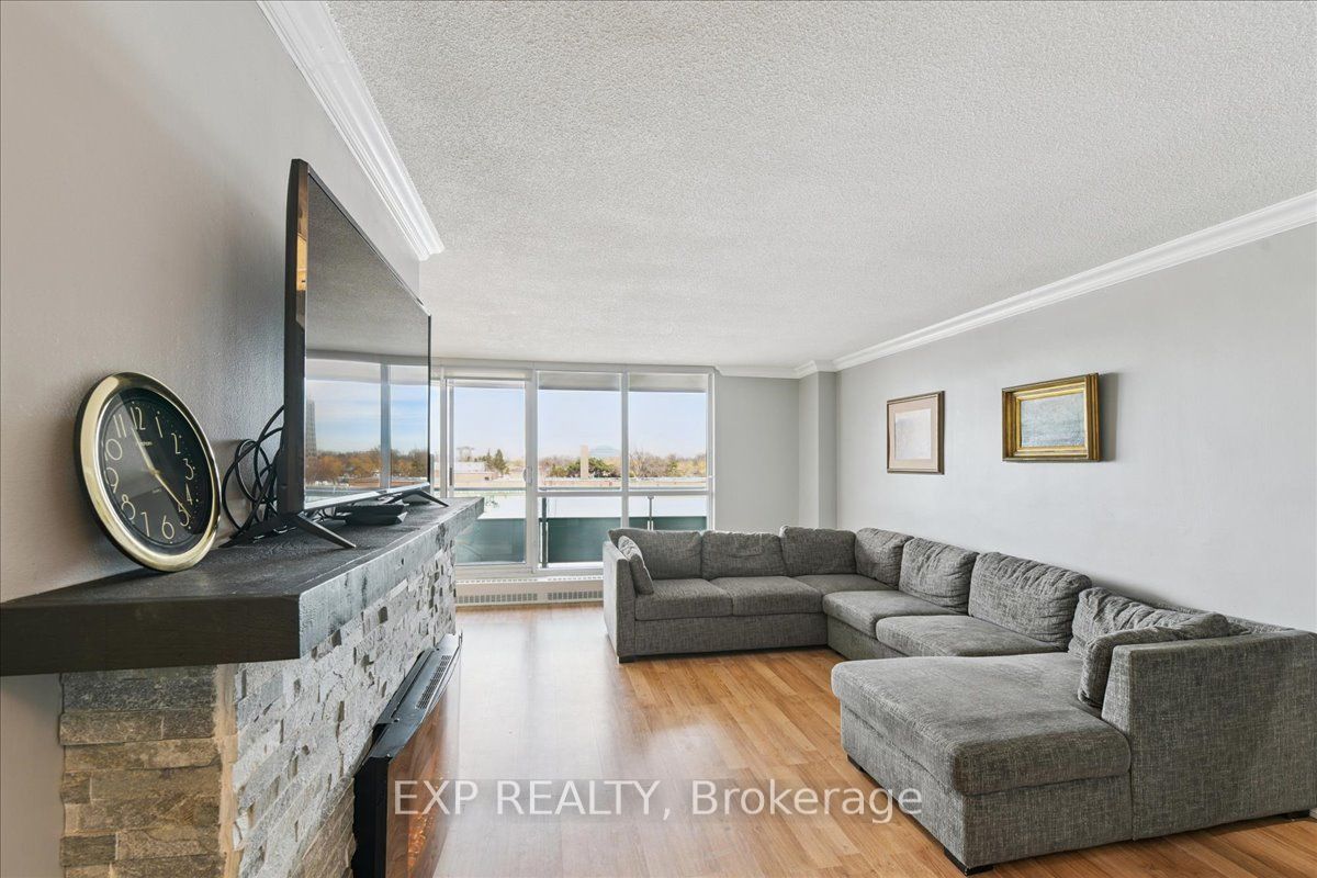 44 Longbourne Drive 412
