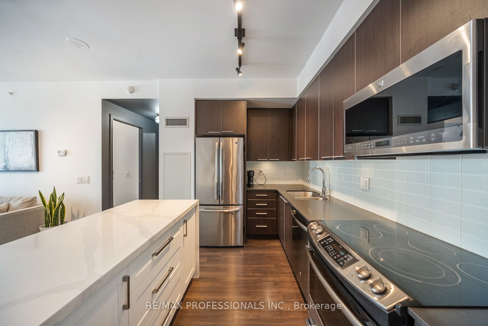 10 Park Lawn Road 1705