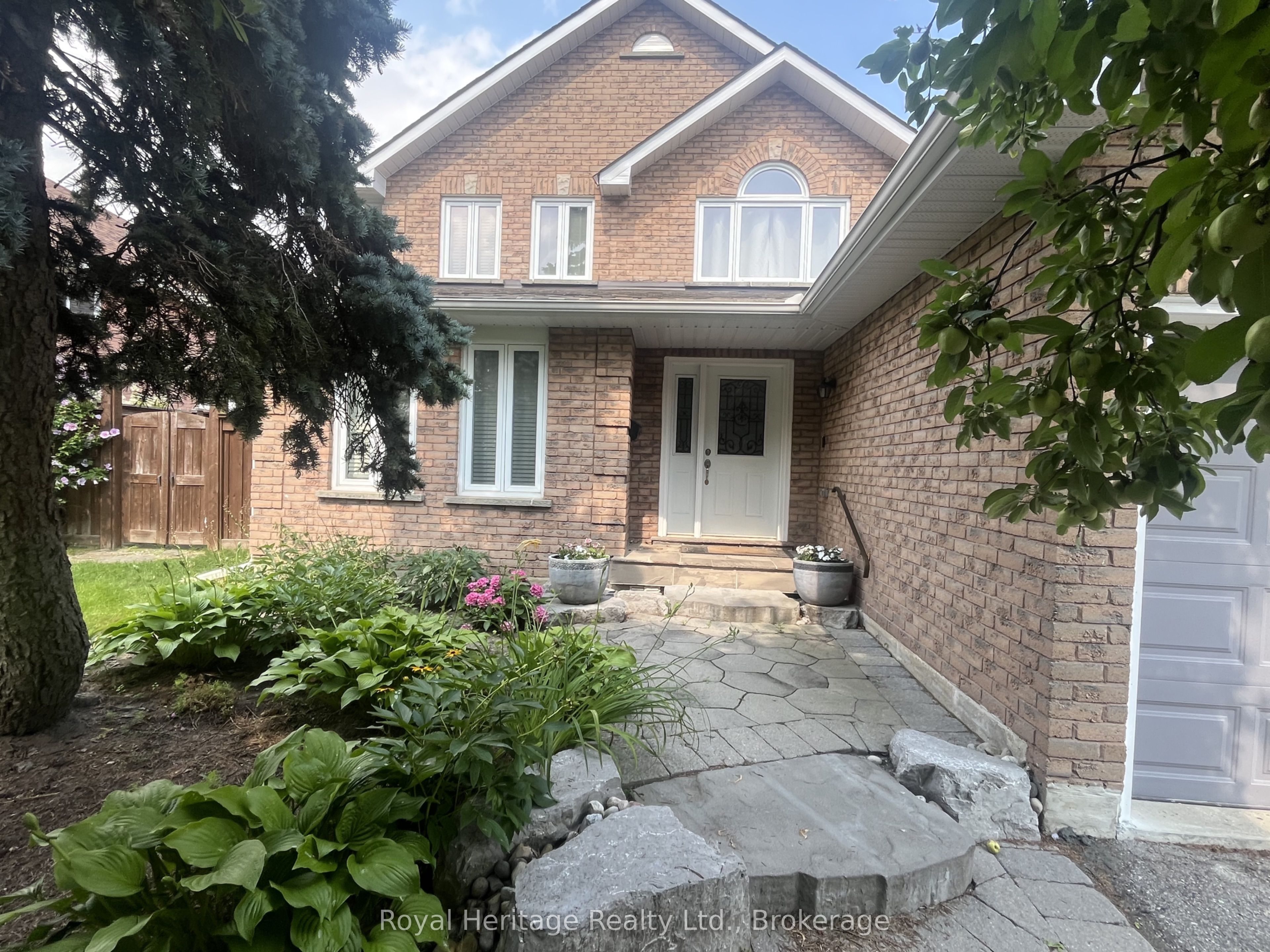 184 Lake Drive Way W