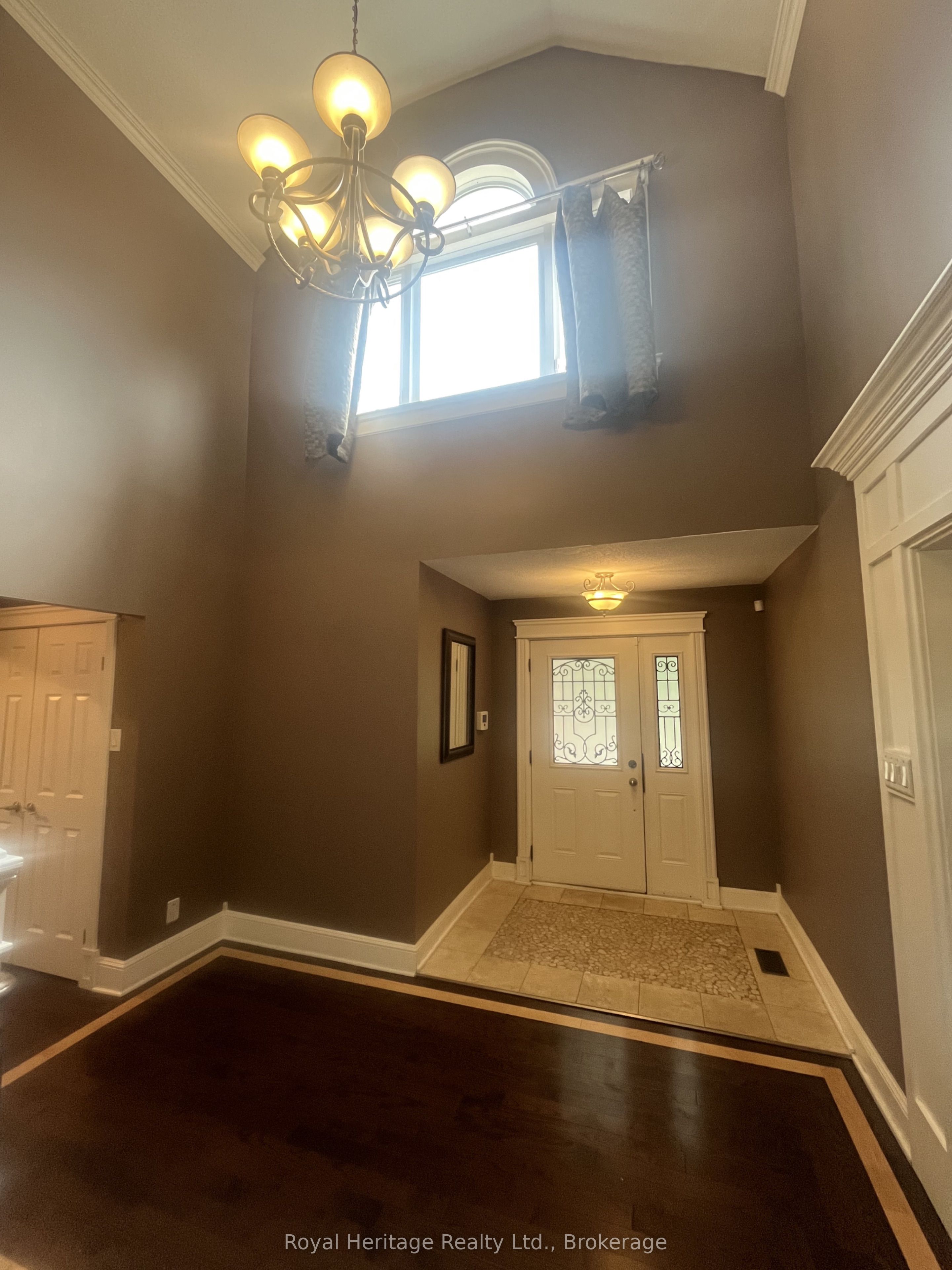 184 Lake Drive Way W