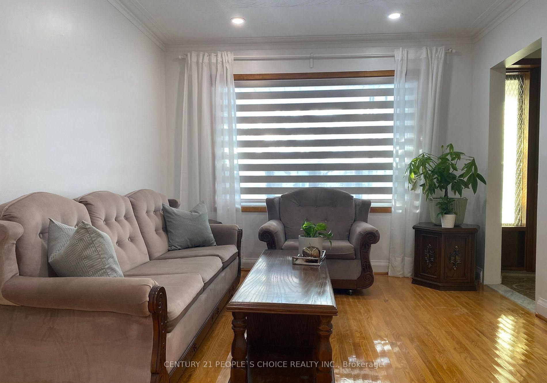 10 Rosewood Avenue