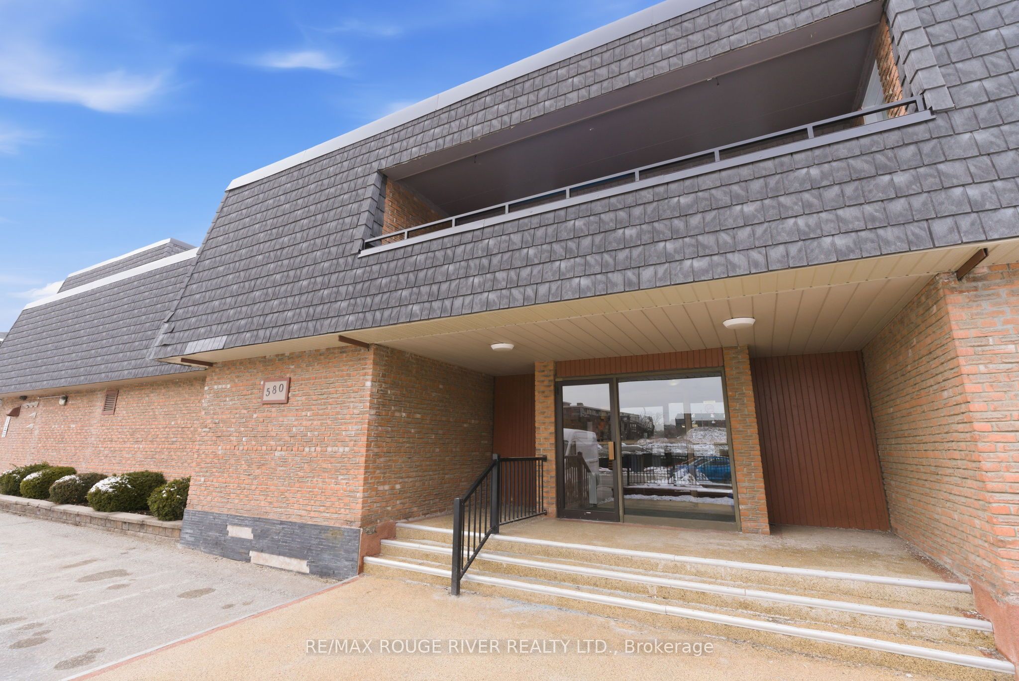 580 Mary Street E 214