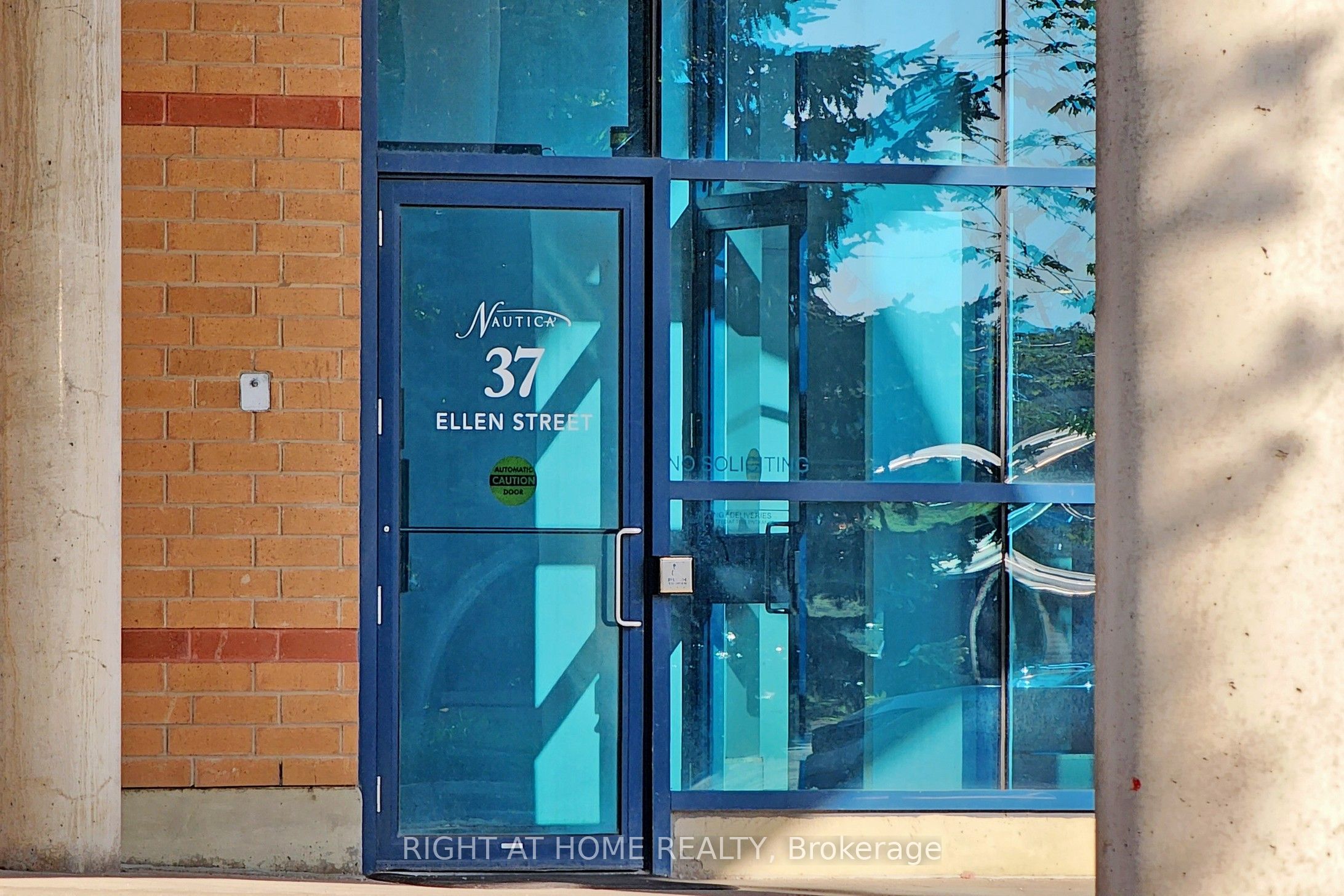 37 Ellen Street PH06