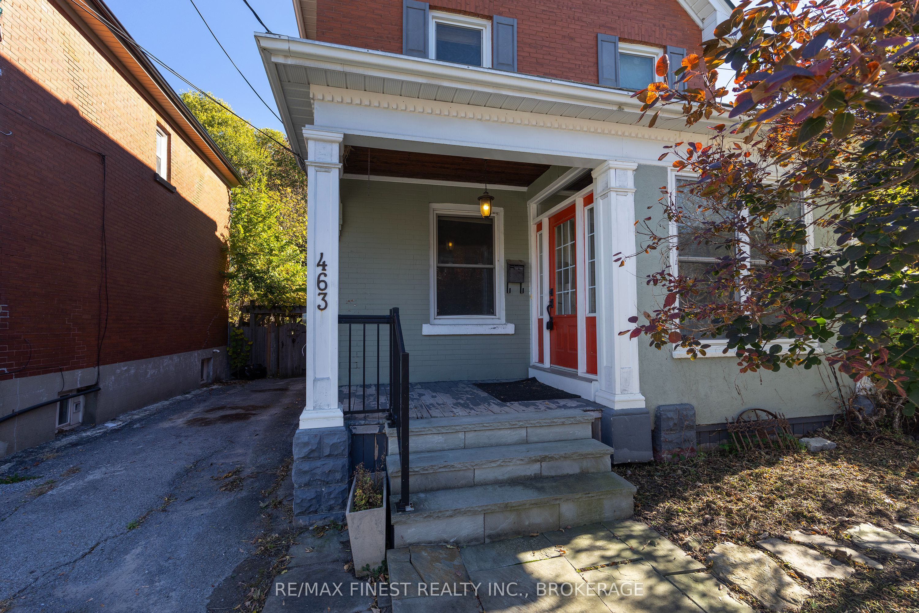 463 VICTORIA Street
