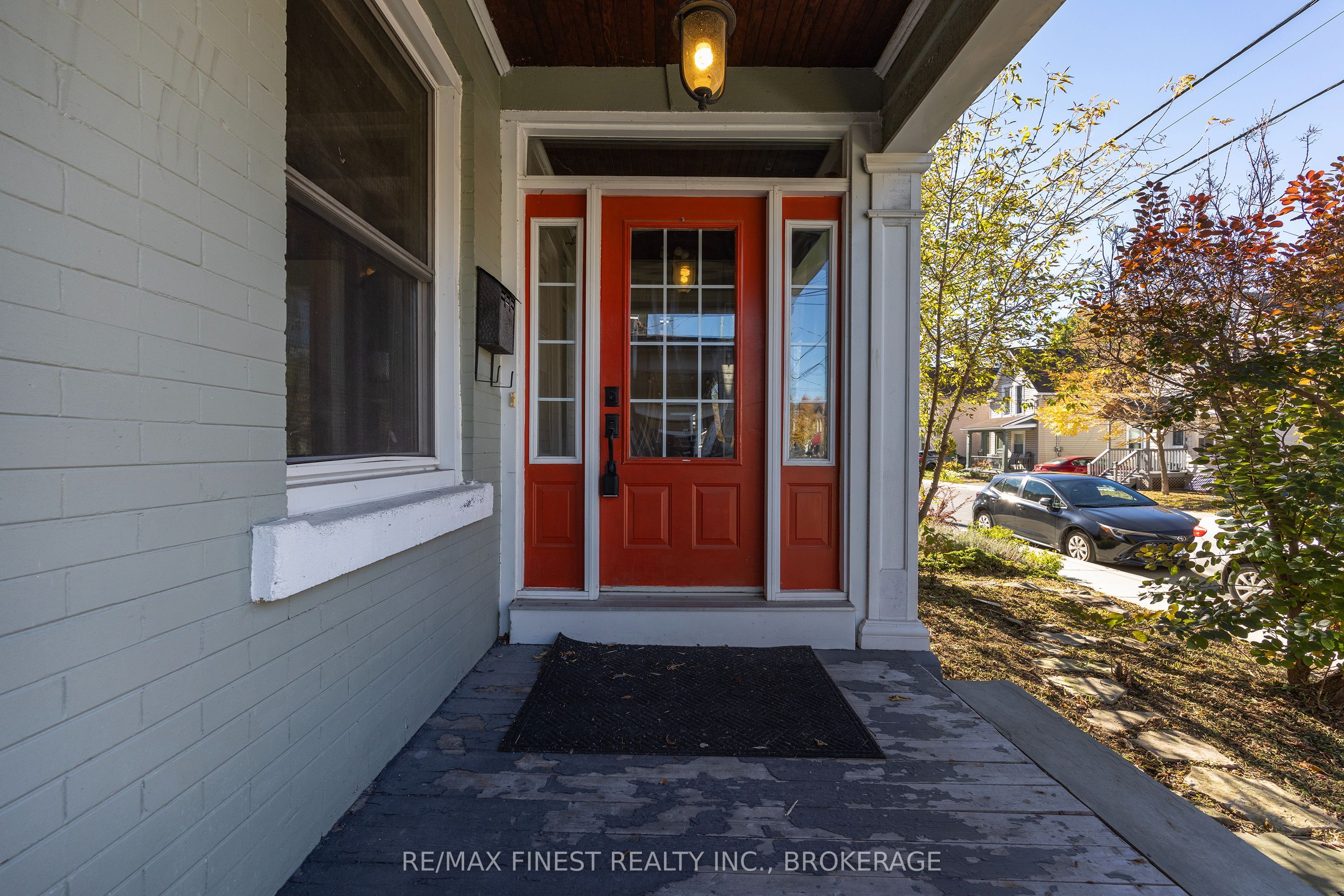 463 VICTORIA Street