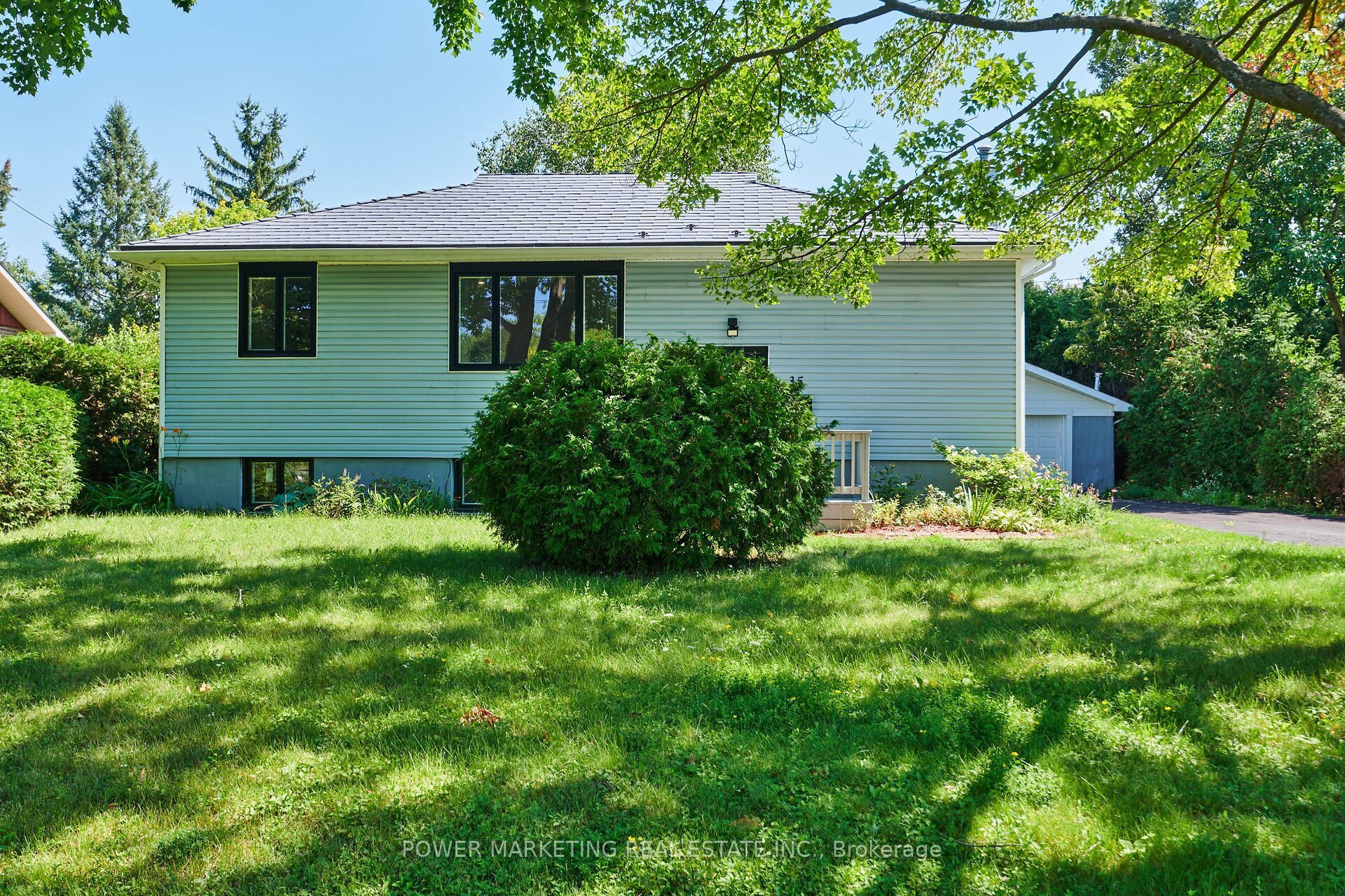 35 Tauvette Street