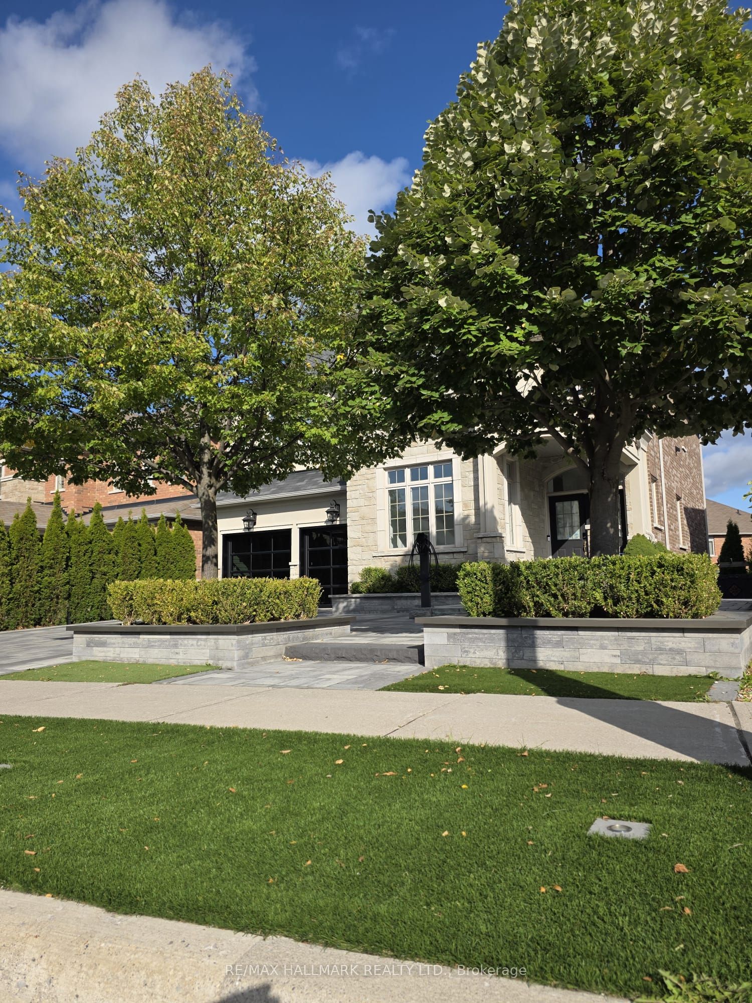 1135 Cenotaph Boulevard