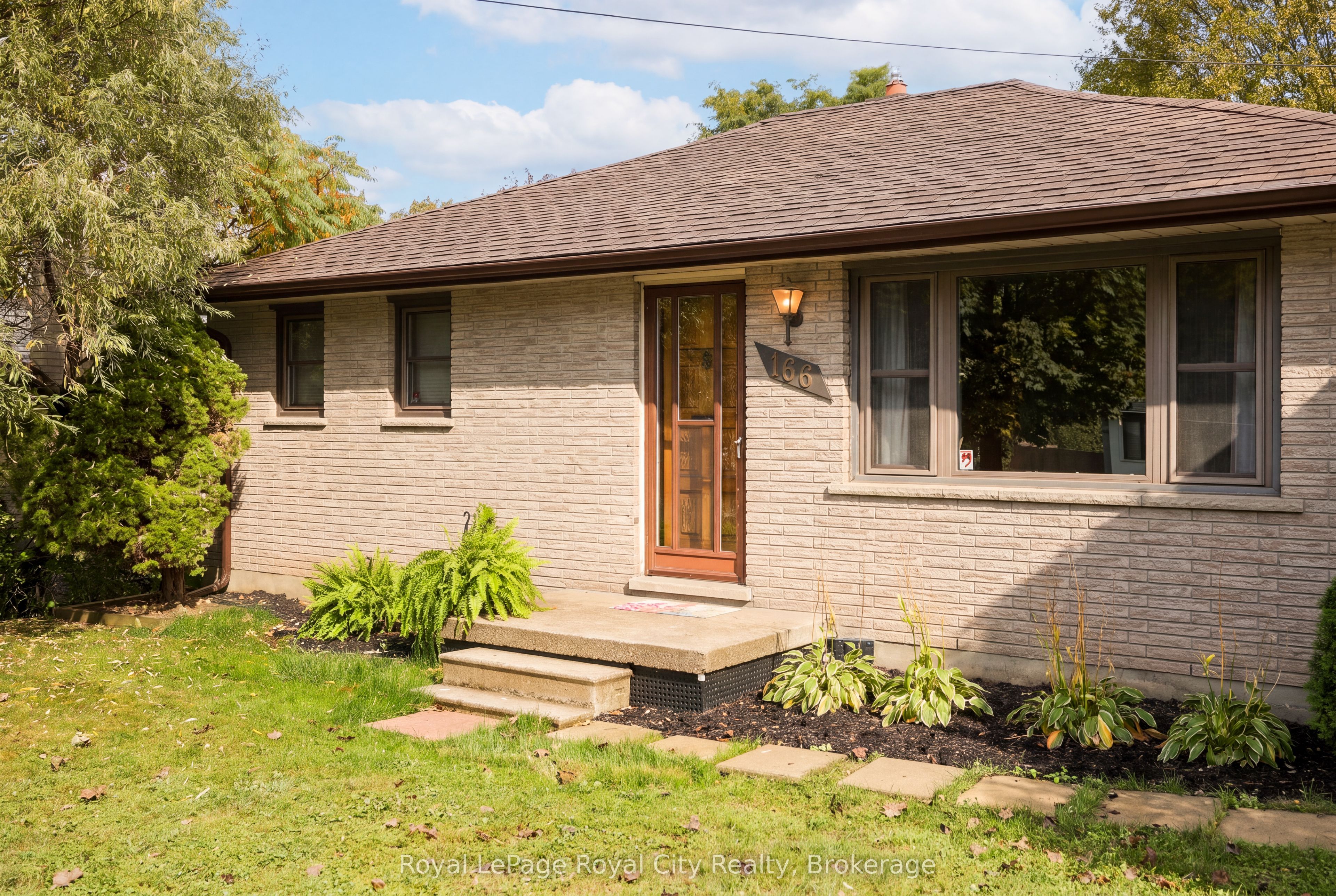 166 Victoria Road N