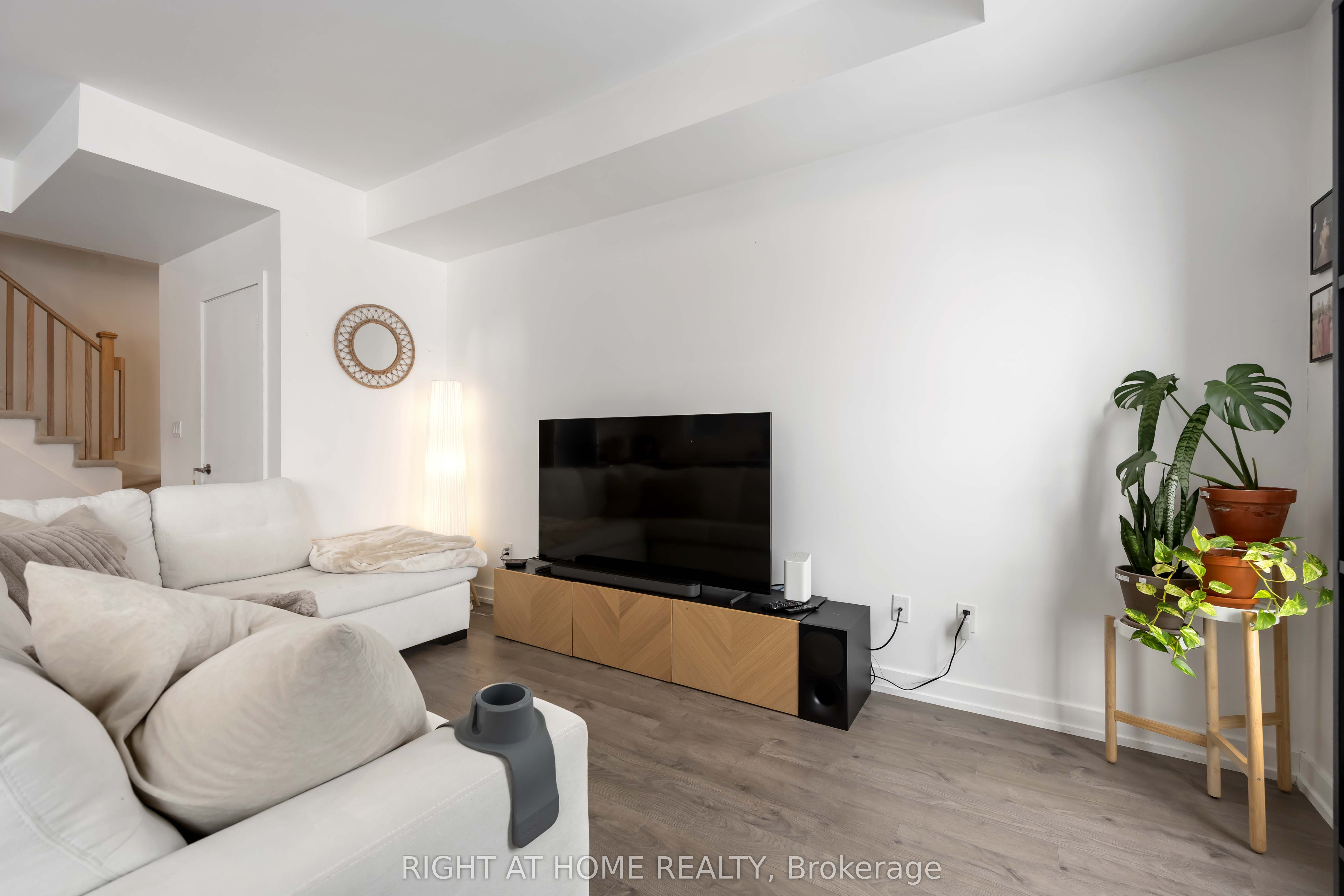 1555 Kingston Road 220