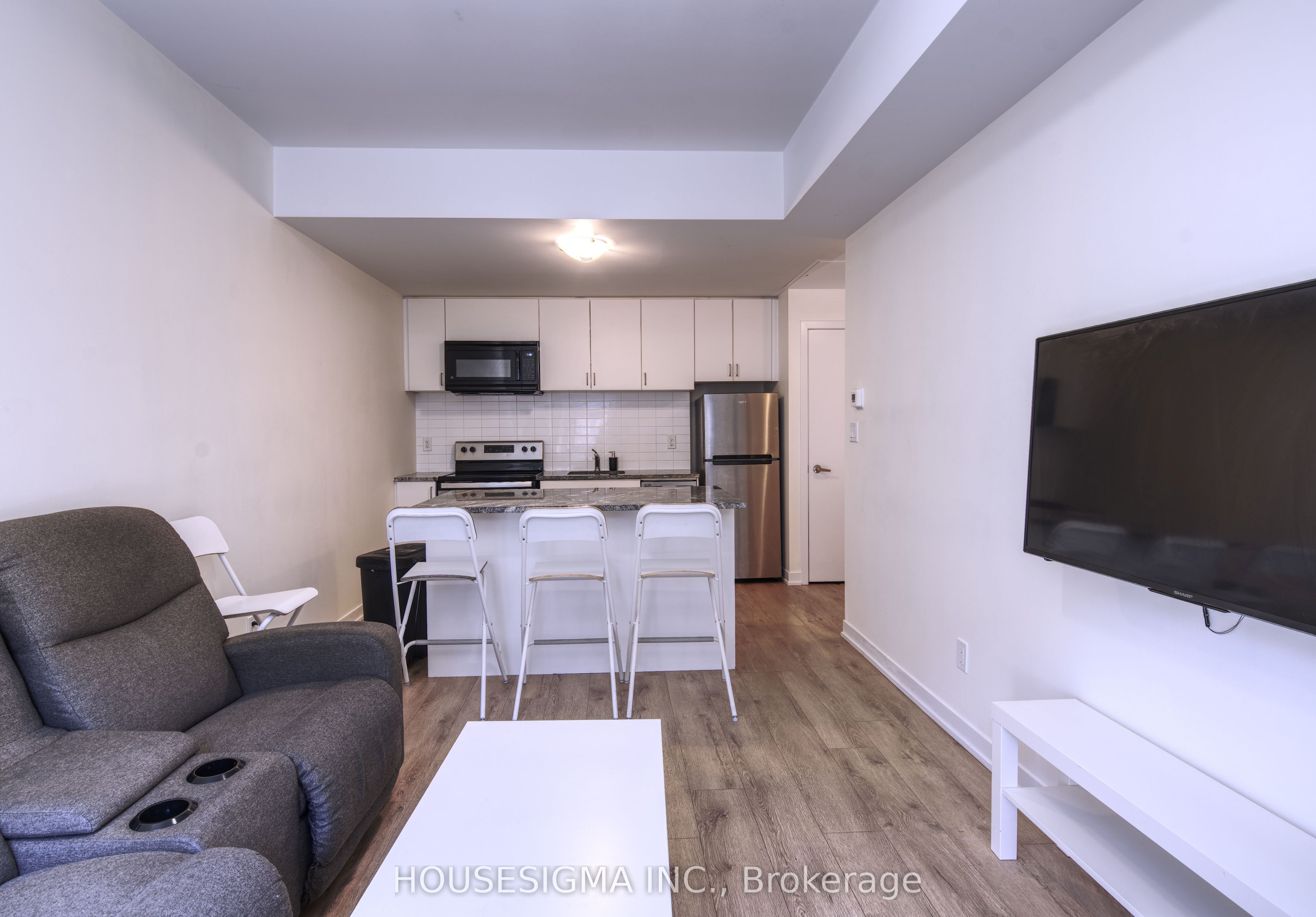 1720 Simcoe Street N 28