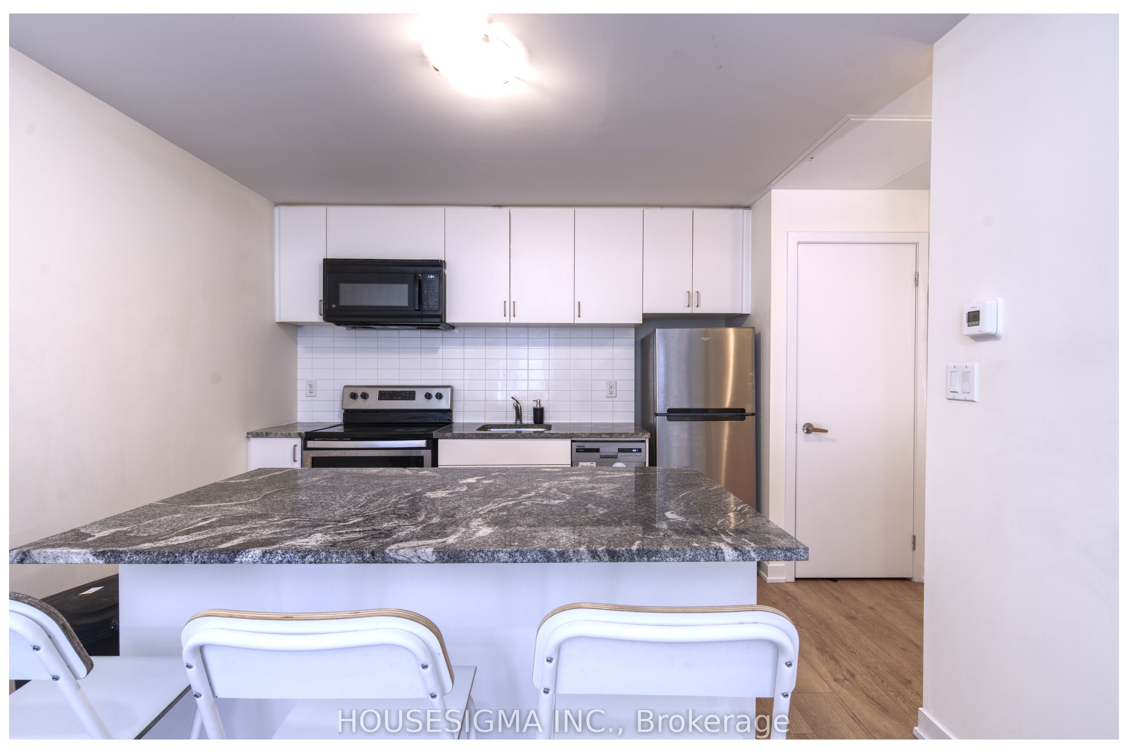 1720 Simcoe Street N 28