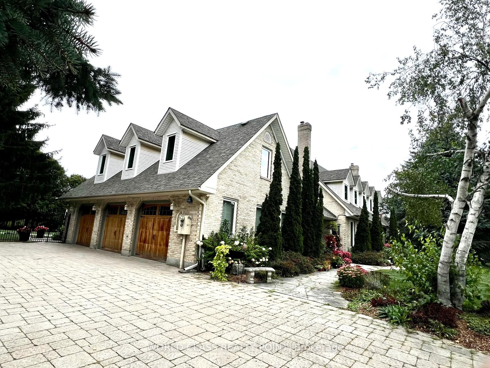155 Meadowland Crescent