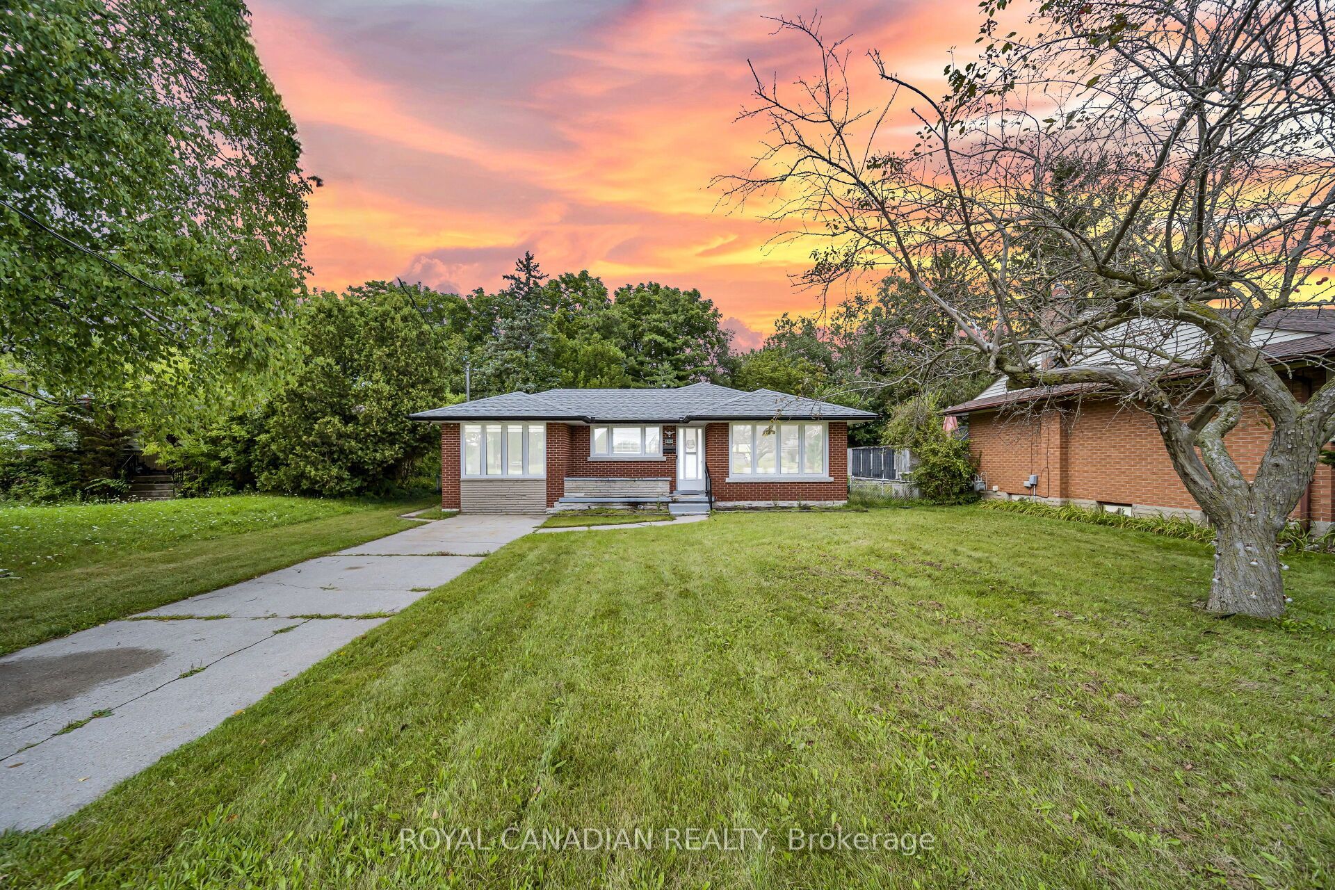 284 Cedar Crescent