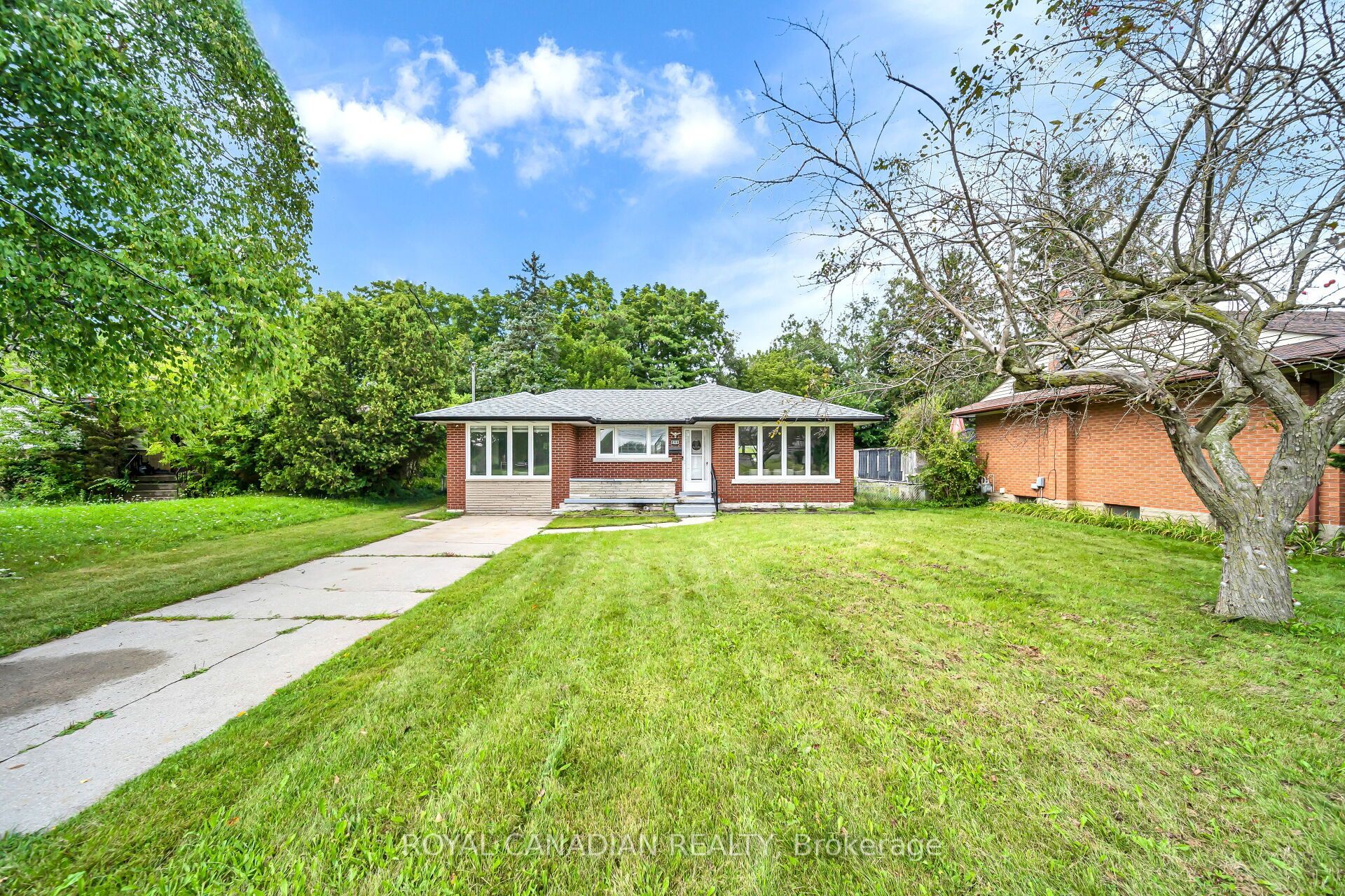 284 Cedar Crescent