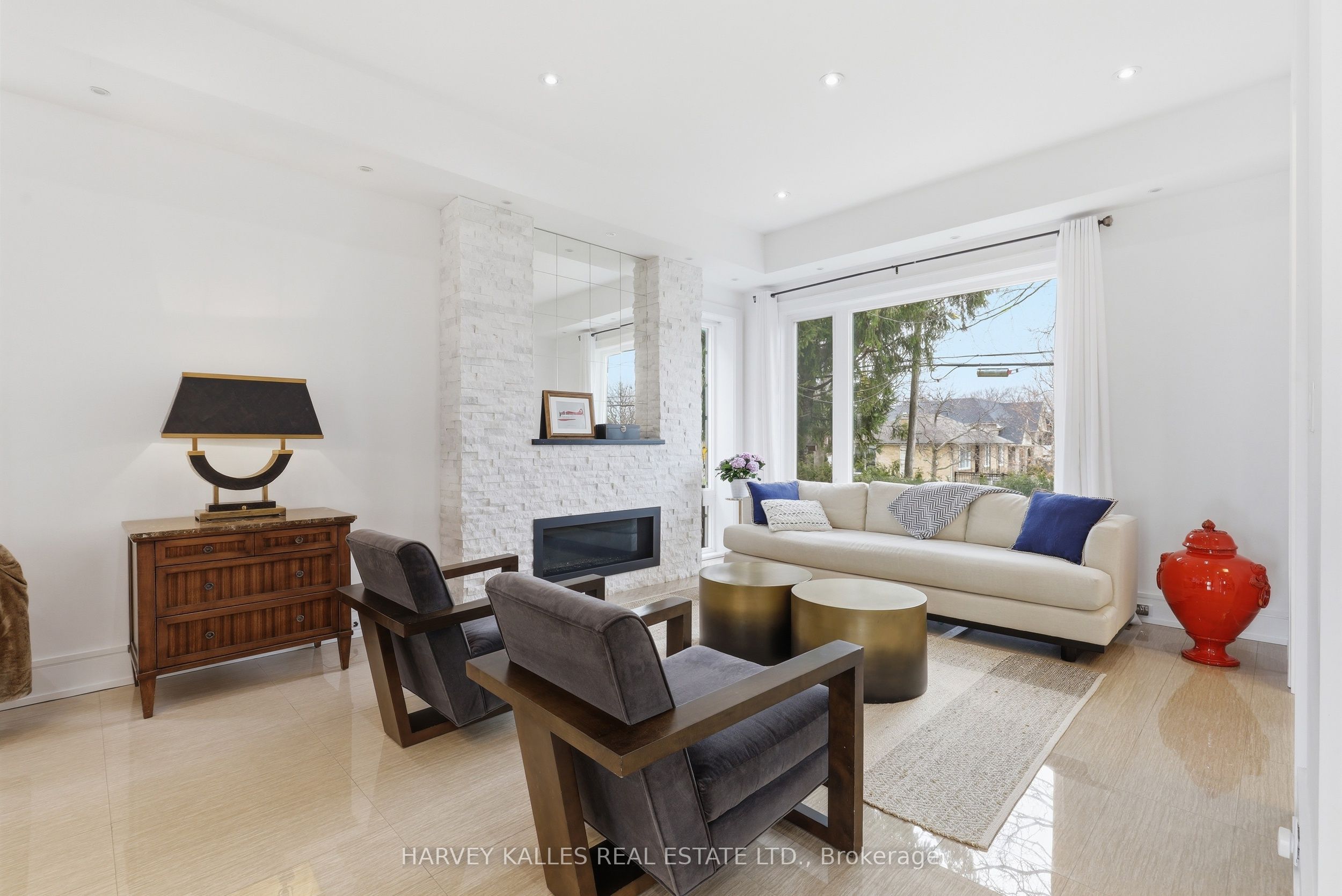 46 Ravenscrest Drive