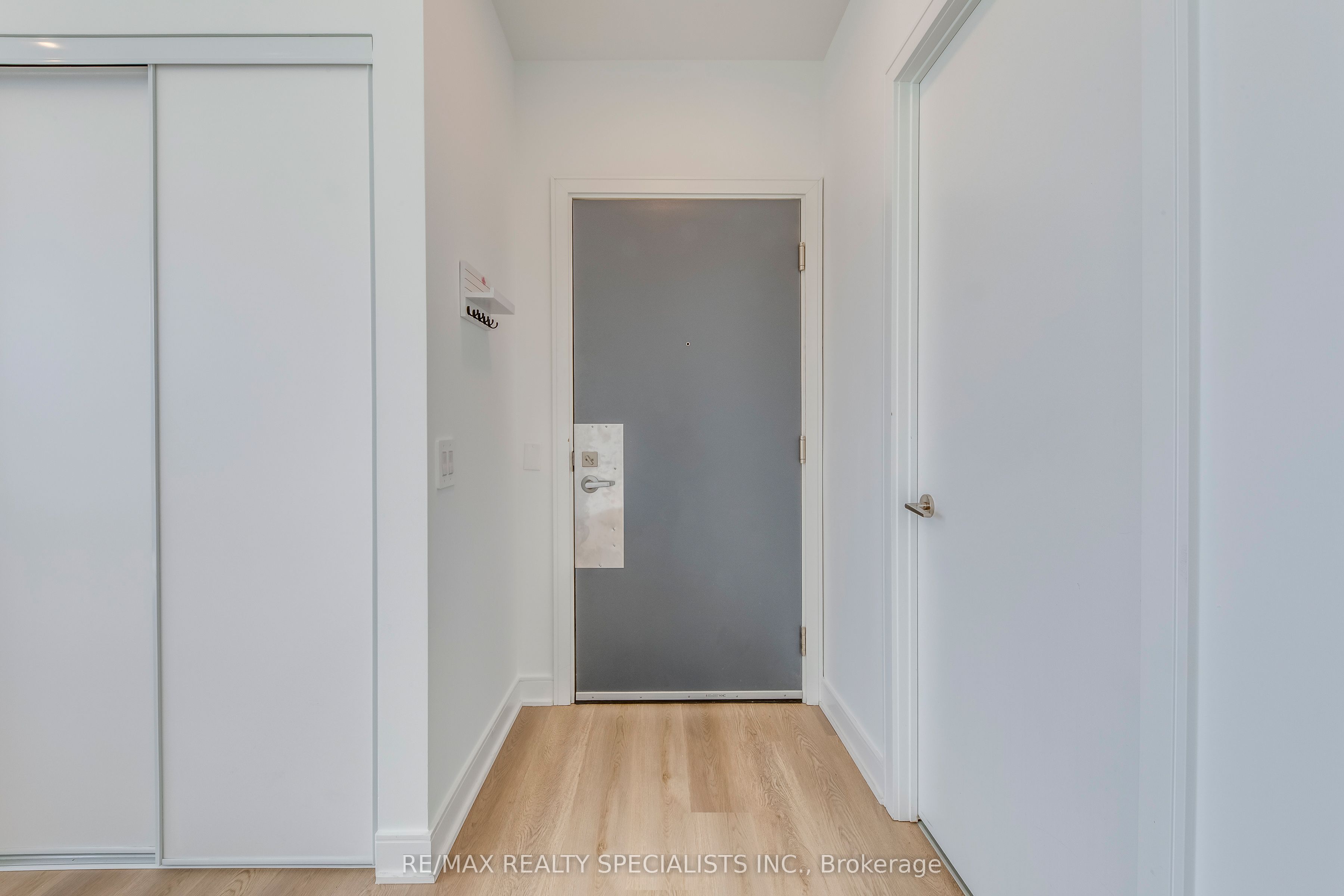 86 Dundas Street E 1711