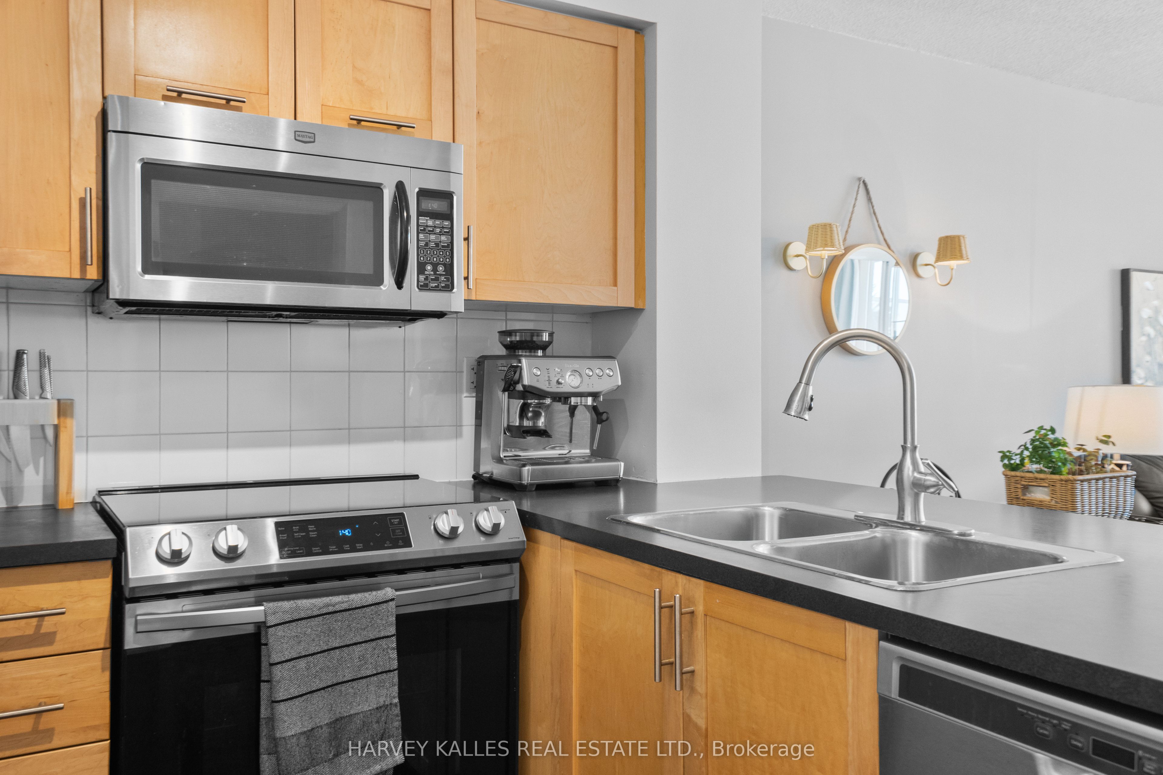 650 Queens Quay N/A W 803