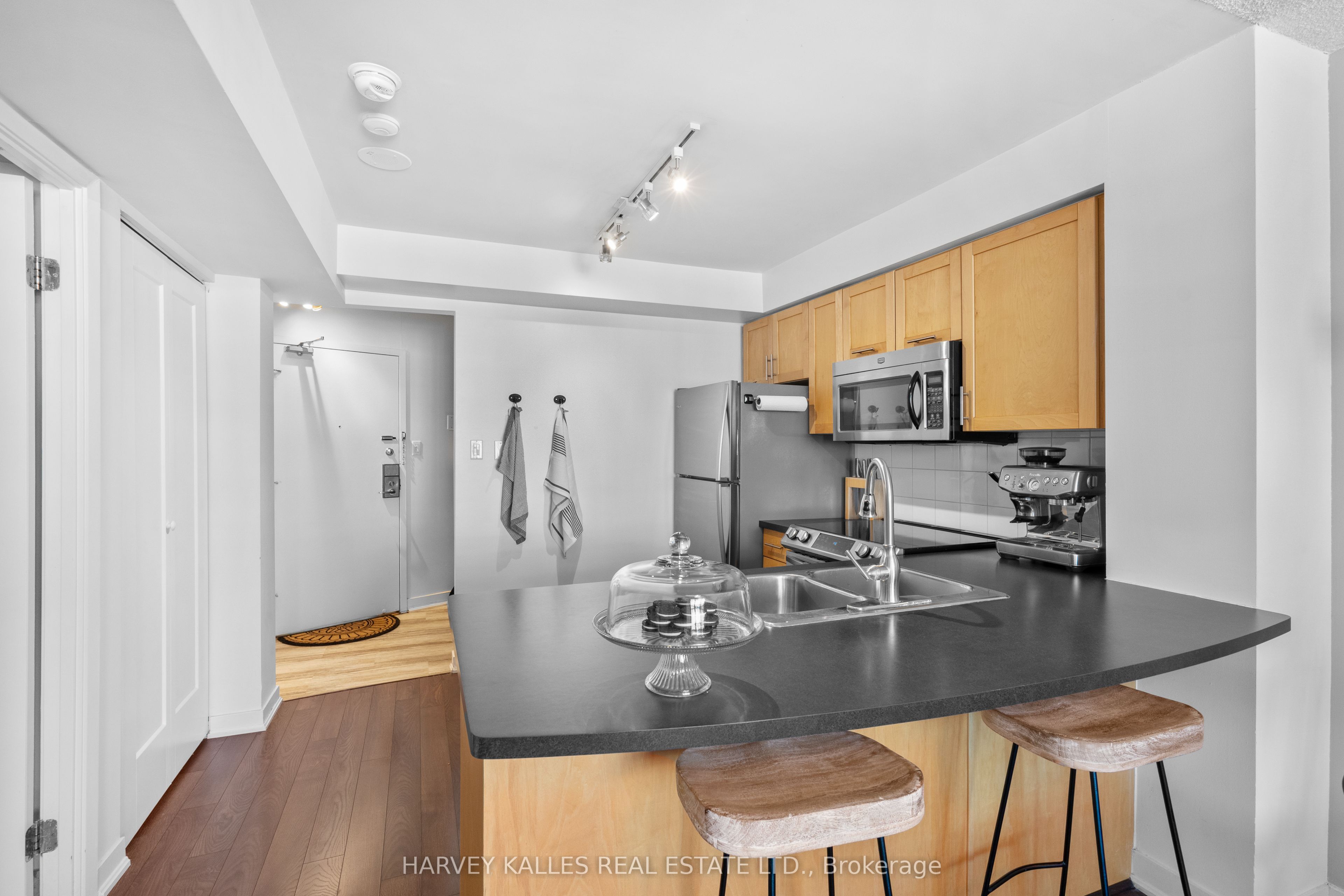 650 Queens Quay N/A W 803