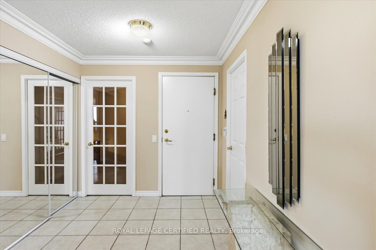 25 Kingsbridge Garden Circle 1118