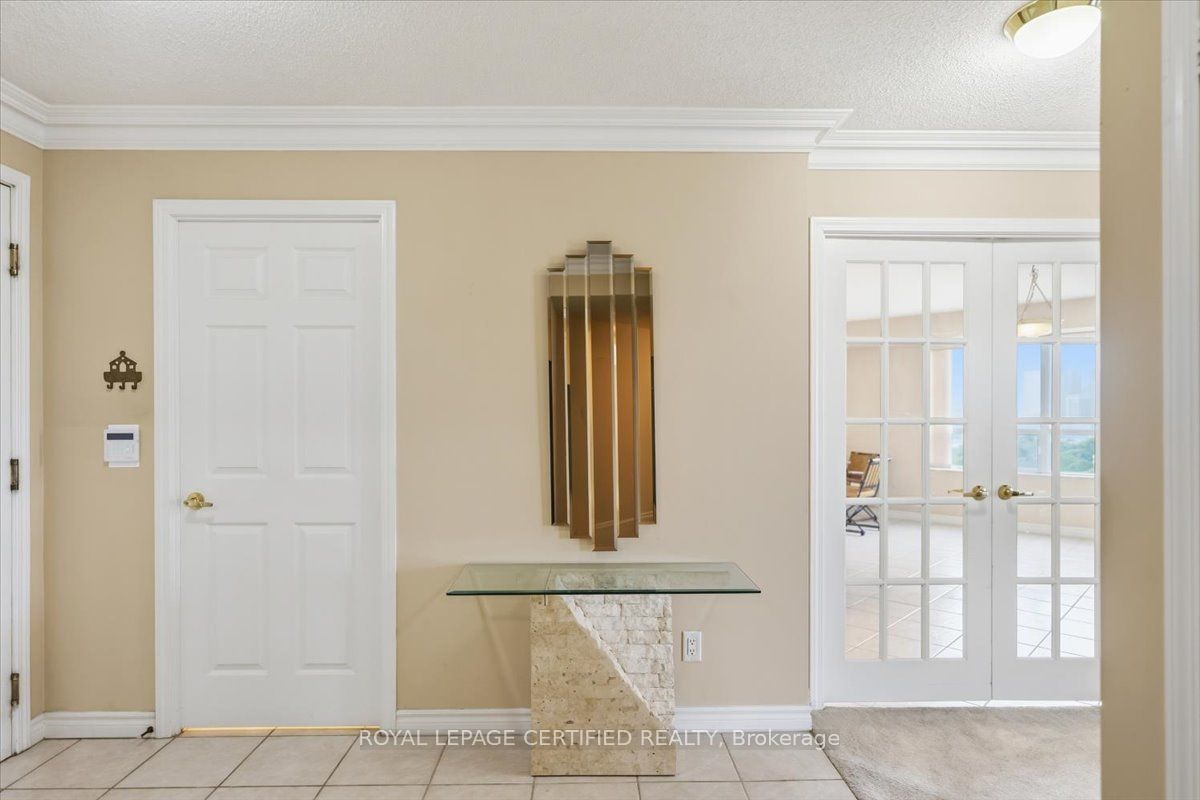 25 Kingsbridge Garden Circle 1118