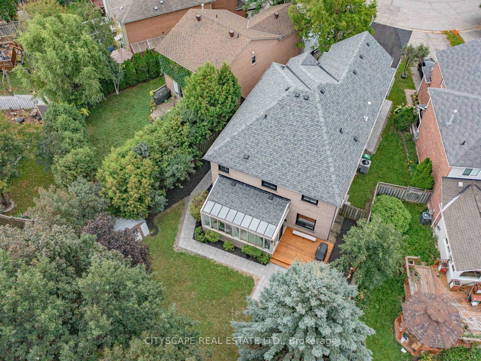 5610 Cortina Crescent
