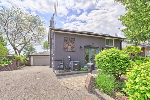 781 Stone Street Oshawa ON L1J 1A4